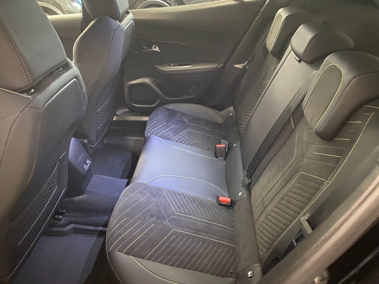 Peugeot 2008 GT Hybrid 145hk Automat 2025, bild 7/10