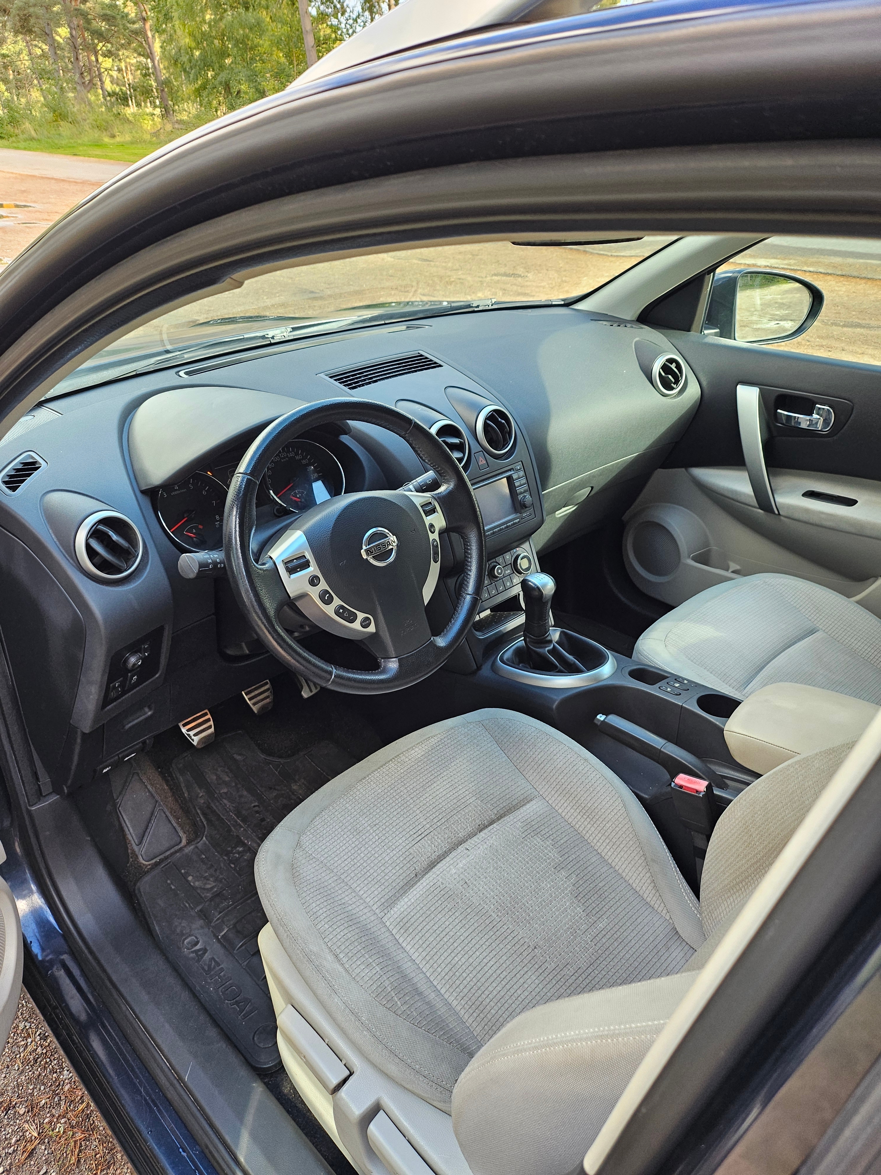 Nissan Qashqai 1.6 Manuell 2011, bild 6/8