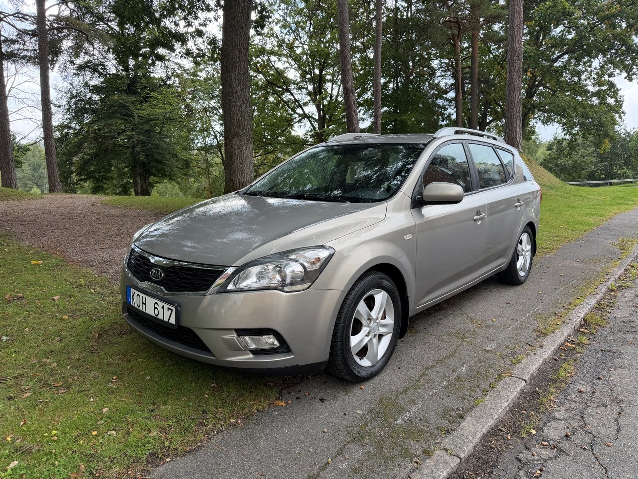 Kia Ceed cee'd_sw 1.6 CRDi ECO / V-hjul 2010, bild 2/10