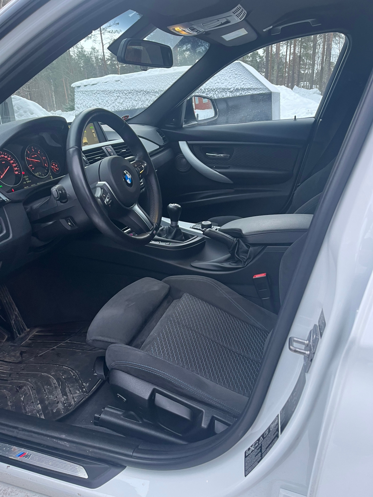 BMW 318 d xDrive Touring Manuell 2014, bild 3/5