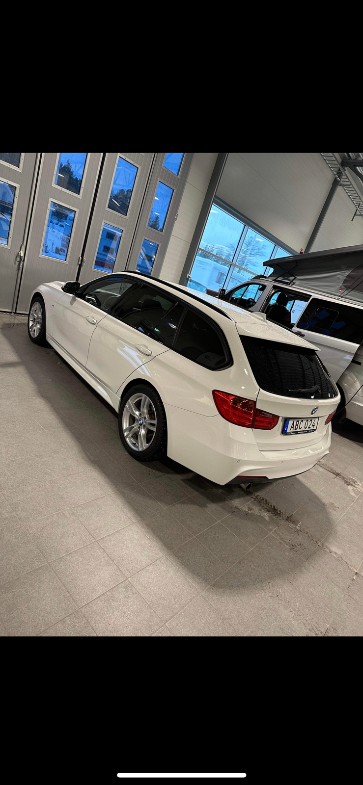 BMW 318 d xDrive Touring Manuell 2014, bild 2/5