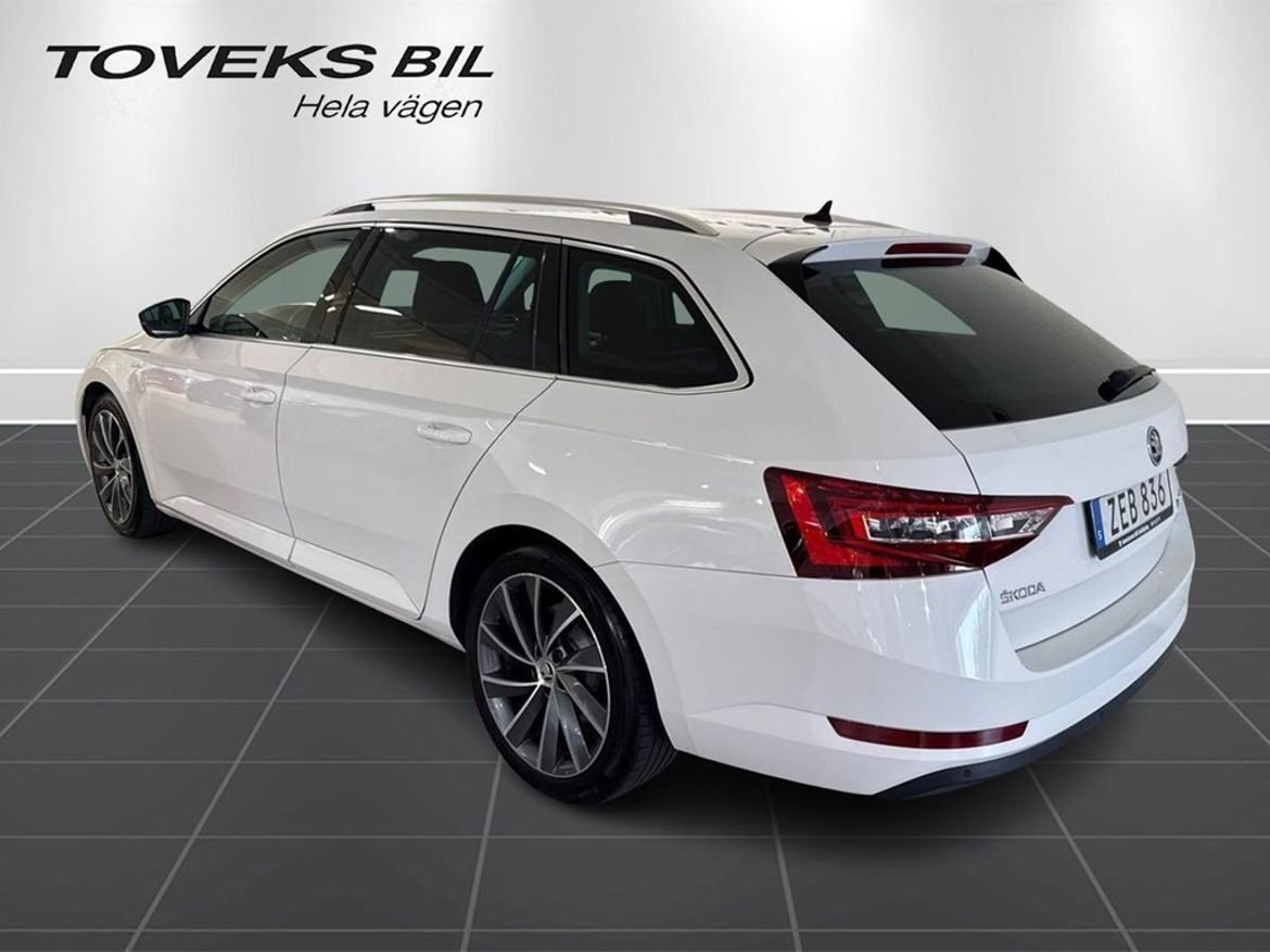 Skoda Superb 190Hk 4X4 L&K Aut 2018, bild 3/14