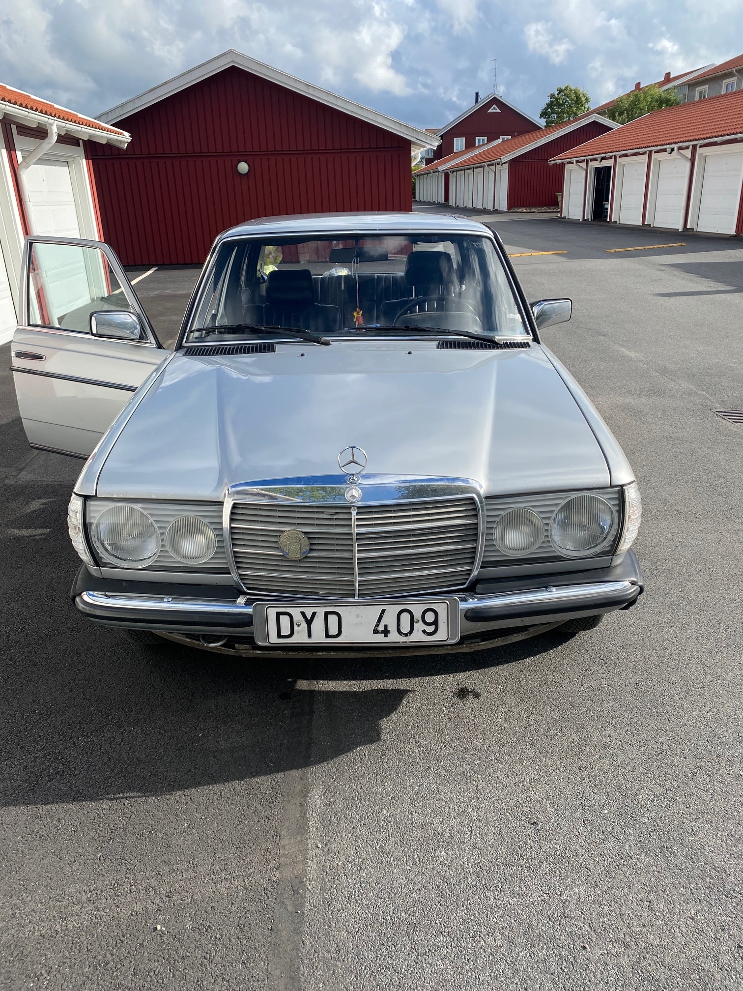 Mercedes-Benz 240