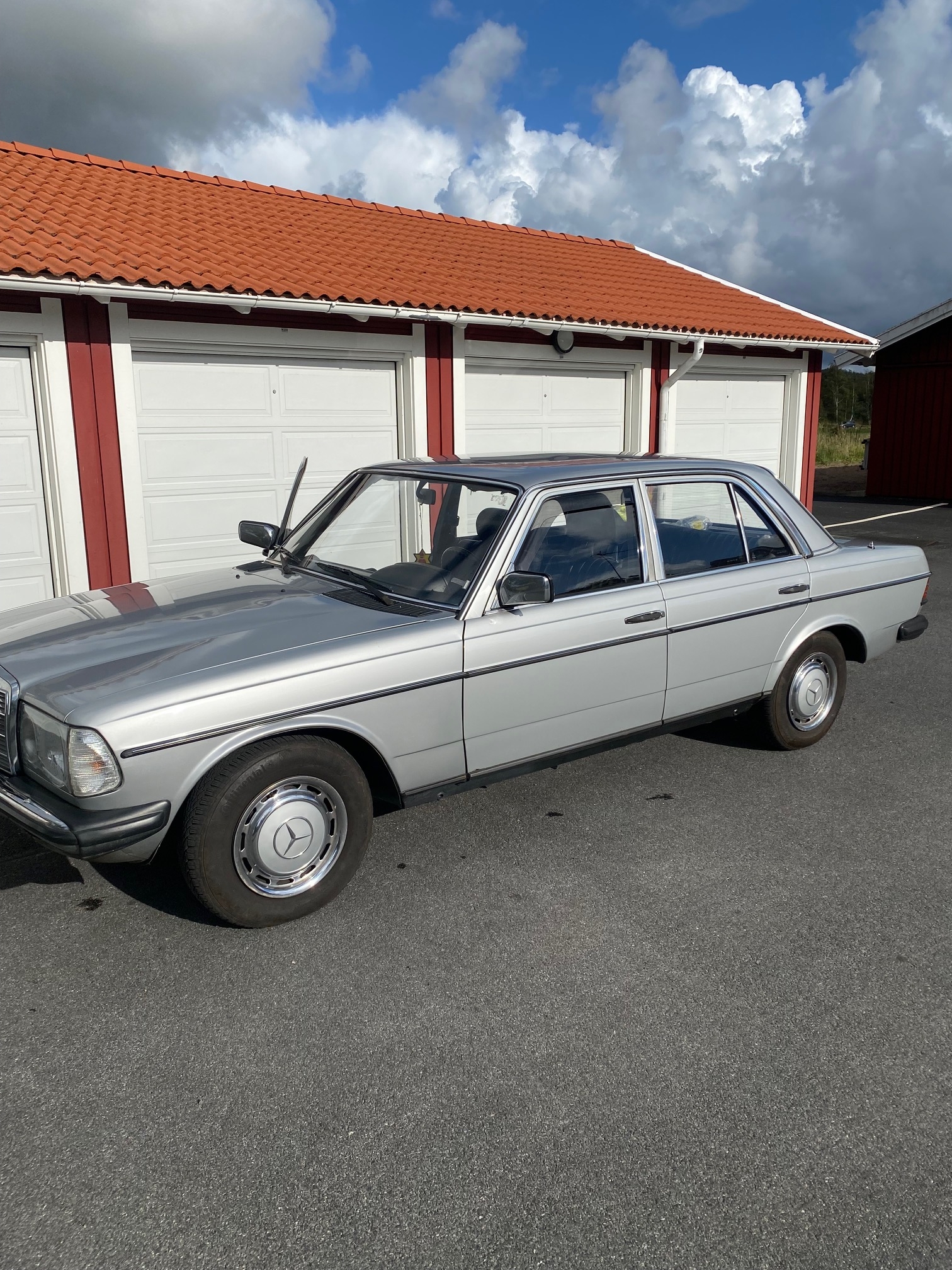 Mercedes-Benz 240 D Manuell 1982, bild 3/10