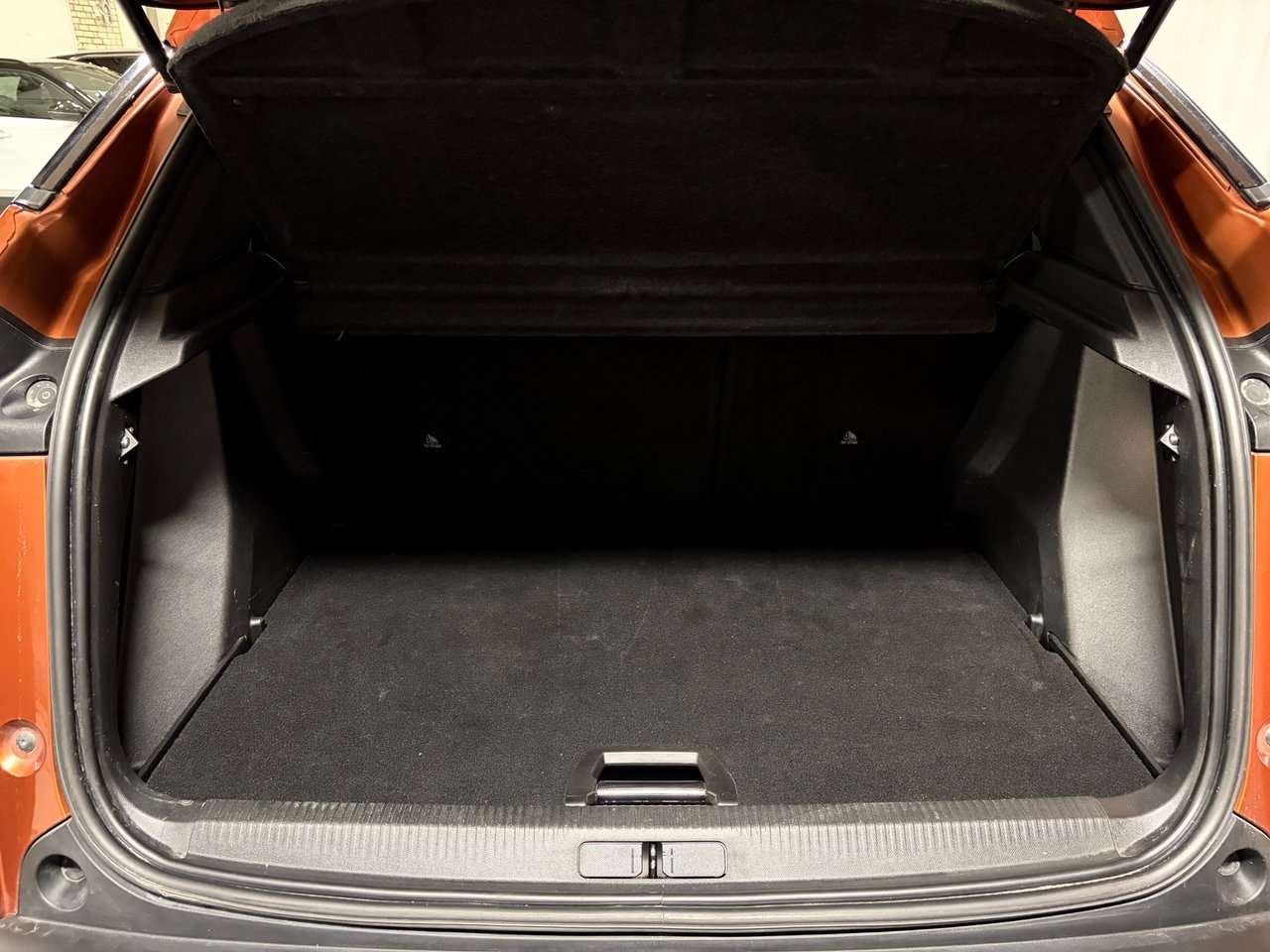 Peugeot 2008 ALLURE Pack PT 130 AUT 2023, bild 5/10