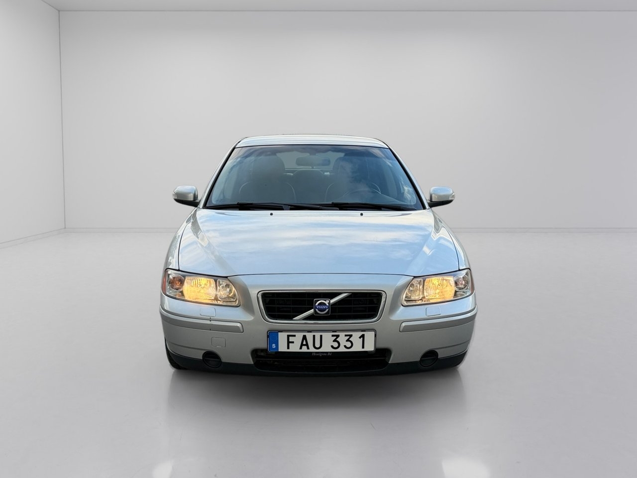 Volvo S60 2.4 Kinetic 140hk, Ny kamrem 2007, bild 2/10