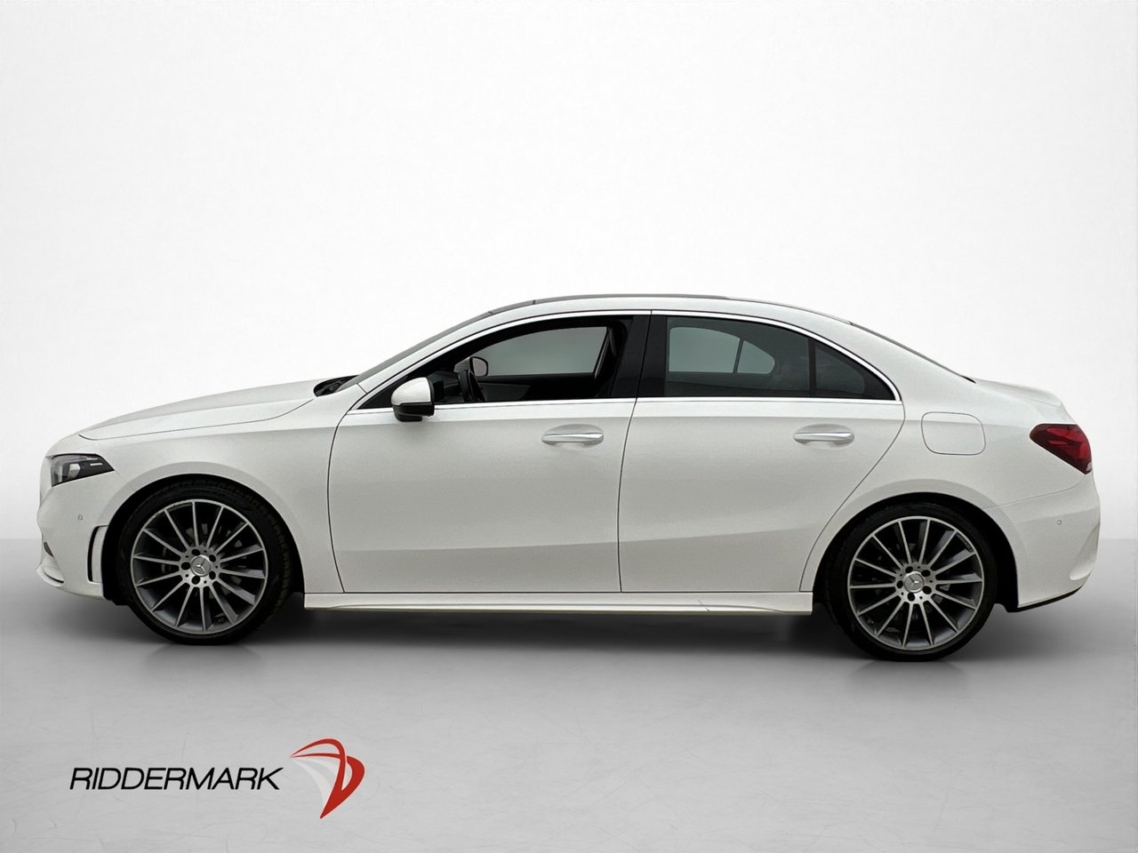 Mercedes-Benz A 180 d AMG Pano Wide Burm 2019, bild 4/33