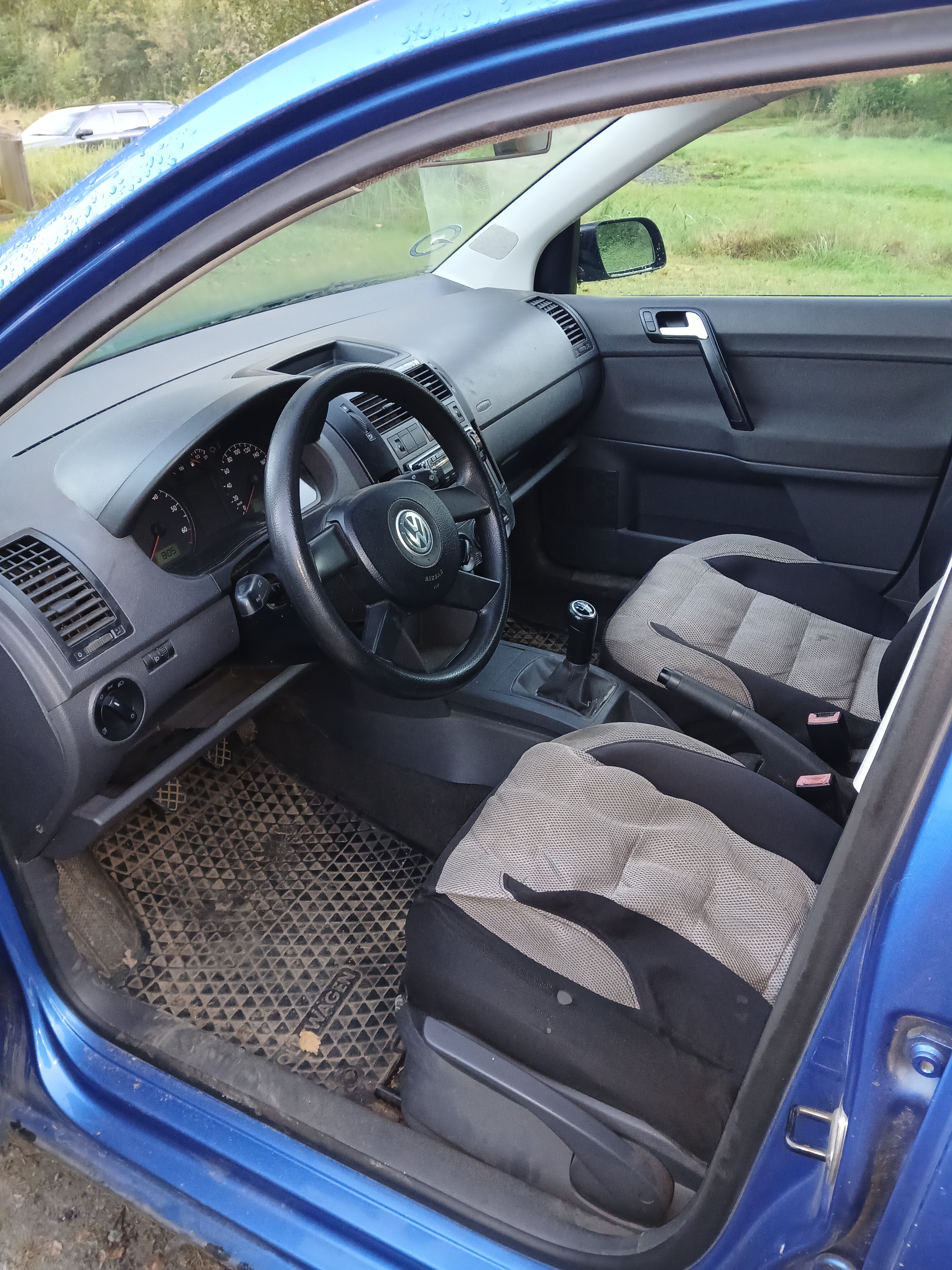 Volkswagen Polo 5-dörrar 1.4 Manuell 2003, bild 2/2
