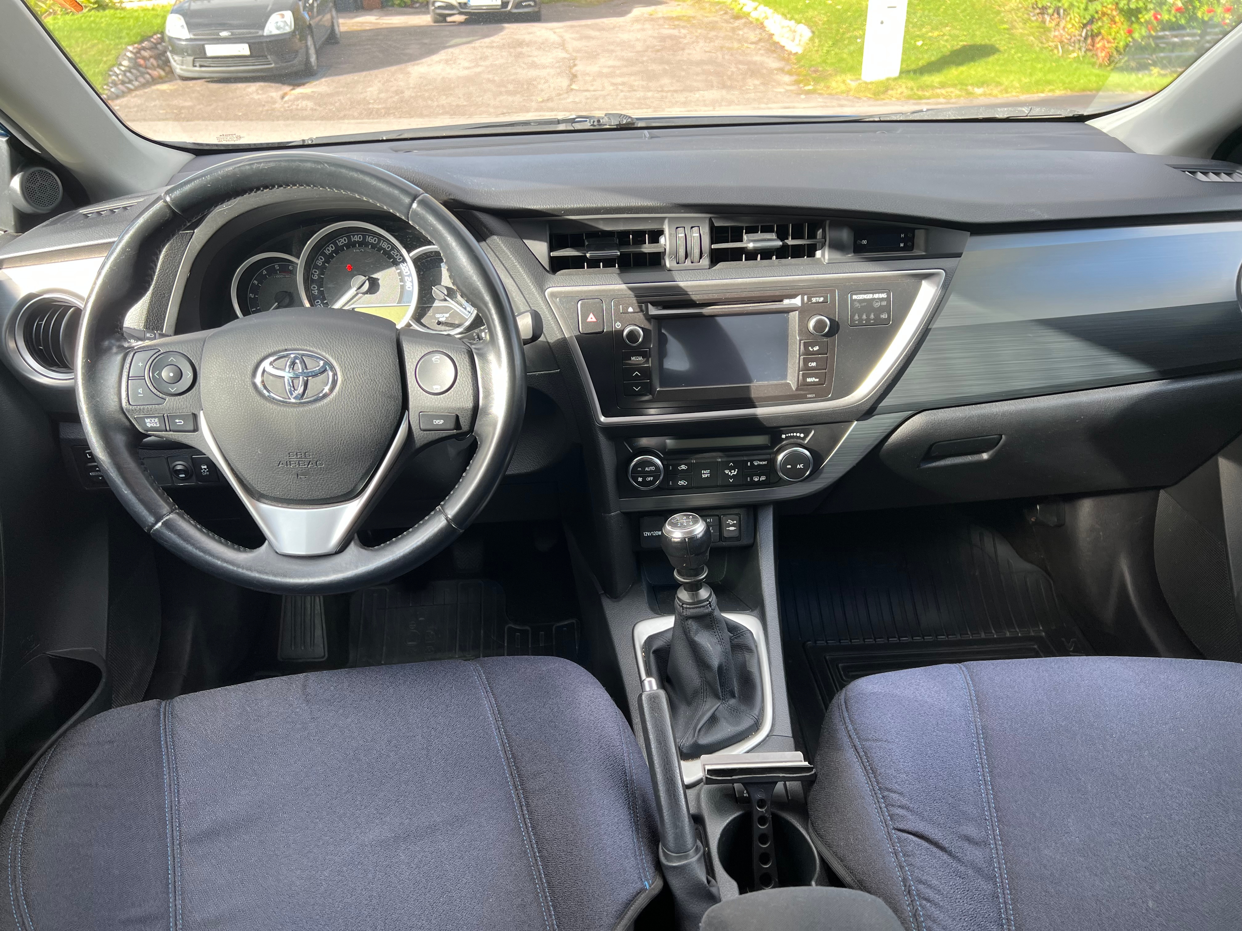 Toyota Auris 1.4 D-4D Manuell 2014, photo 6/10