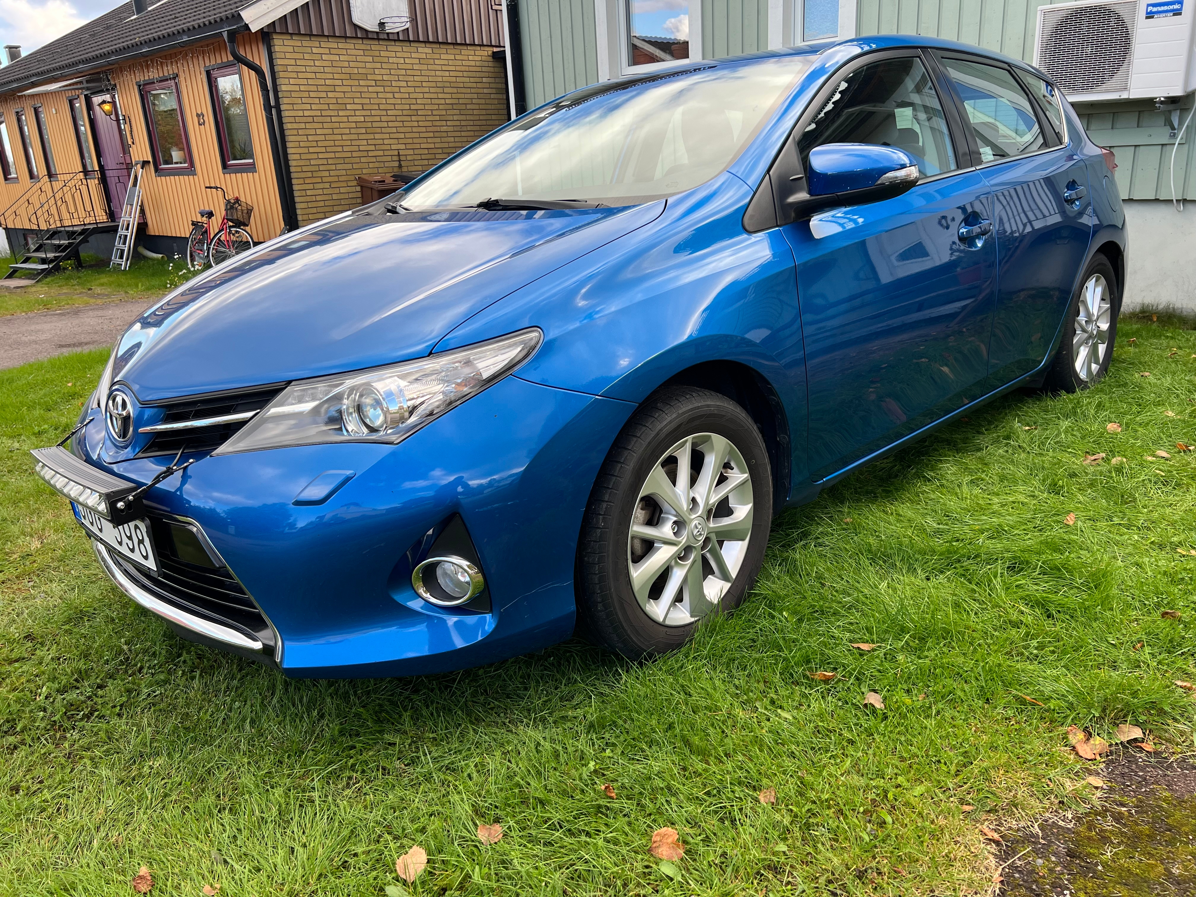 Toyota Auris 1.4 D-4D Manuell 2014, photo 2/10