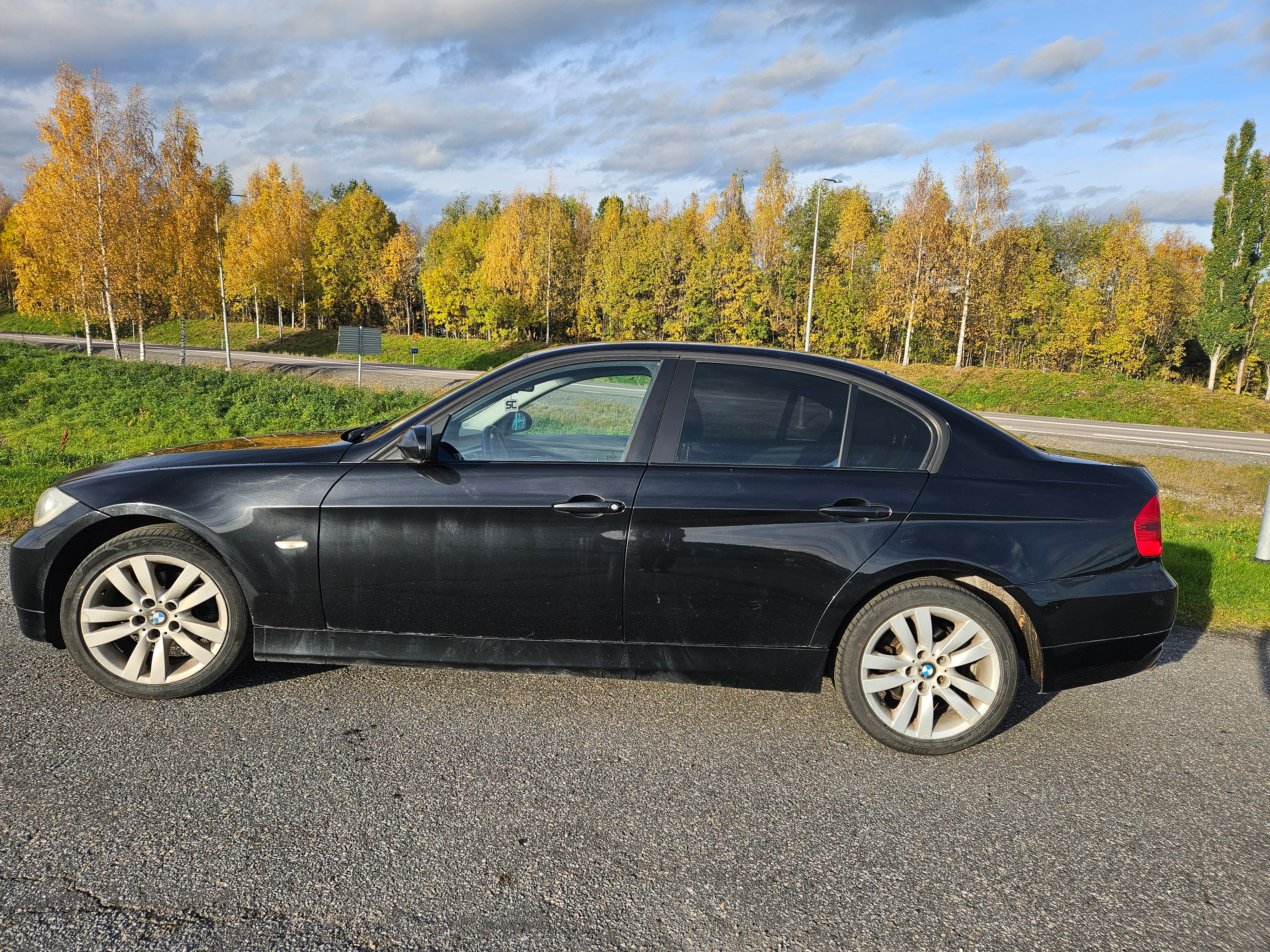 BMW 318 i Sedan Manuell 2007, bild 2/4