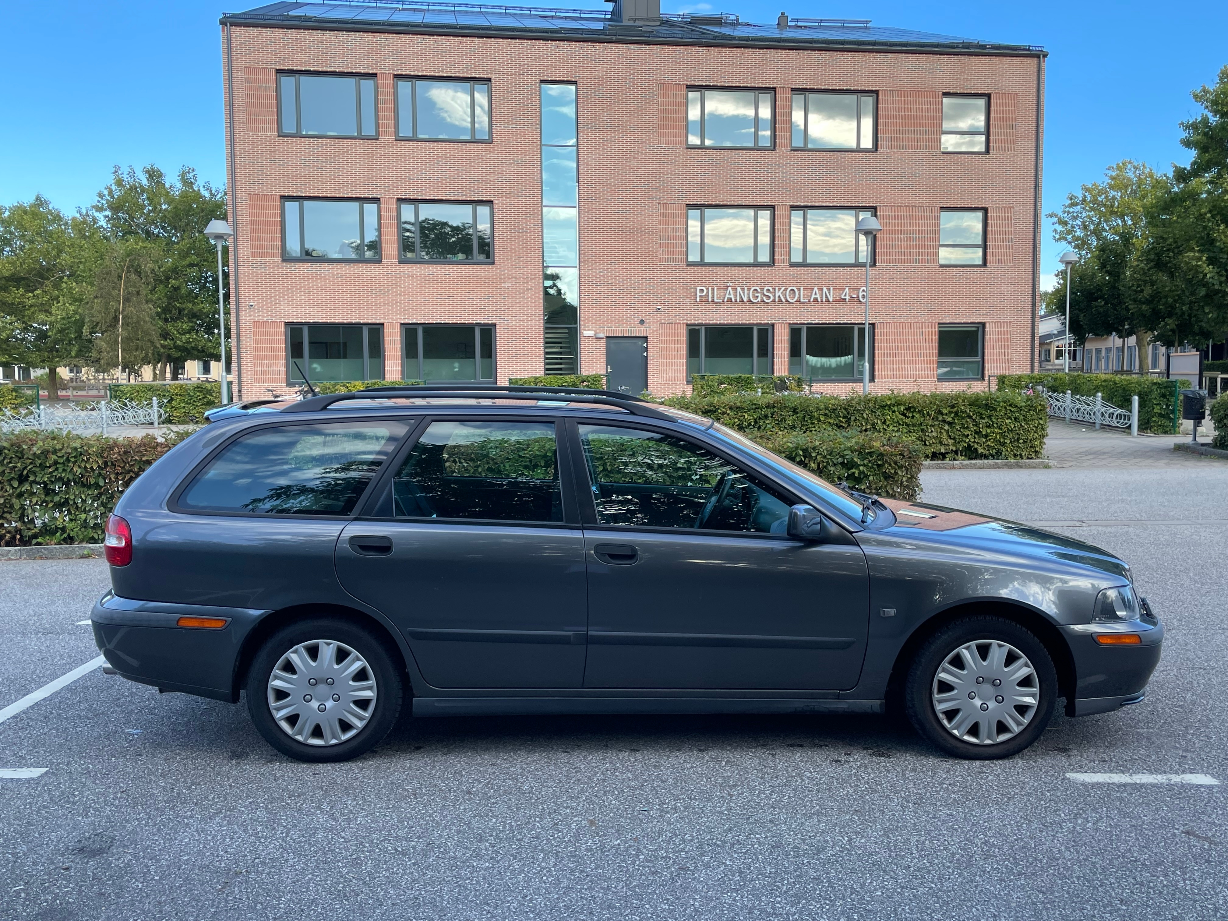 Volvo V40 2.0T Manuell 2001, bild 2/5