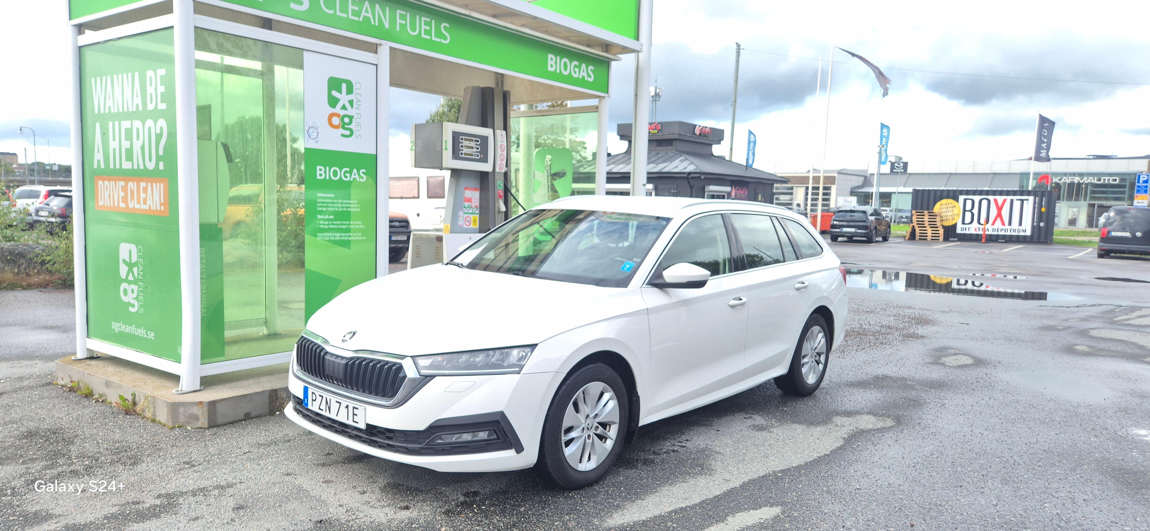 Skoda Octavia 2023, bild 2/3
