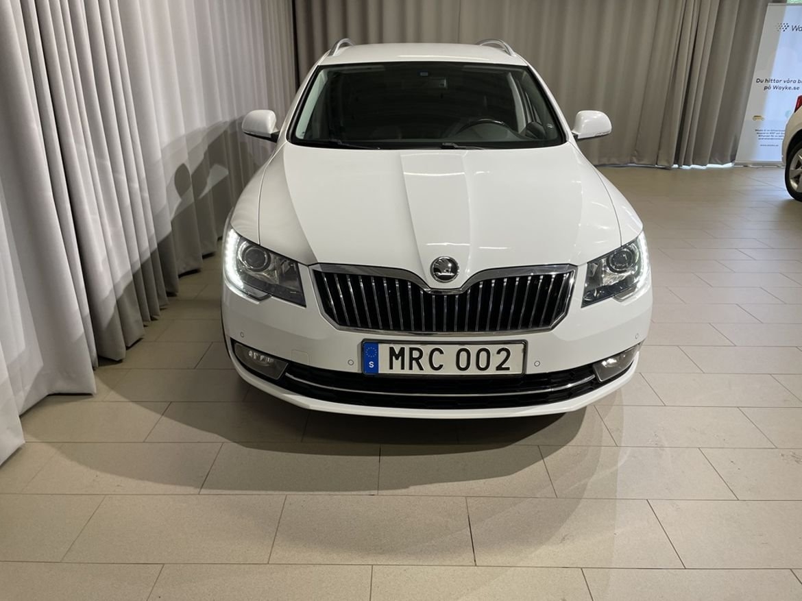 Skoda Superb Combi 2.0 TDI 4x4 DSG 170hk 2015, bild 2/10