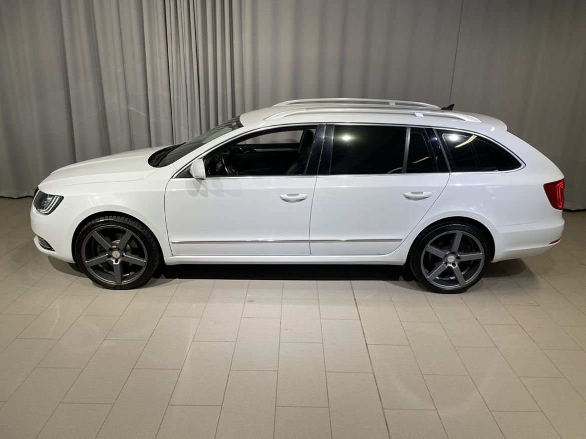 Skoda Superb Combi 2.0 TDI 4x4 DSG 170hk 2015, bild 3/10