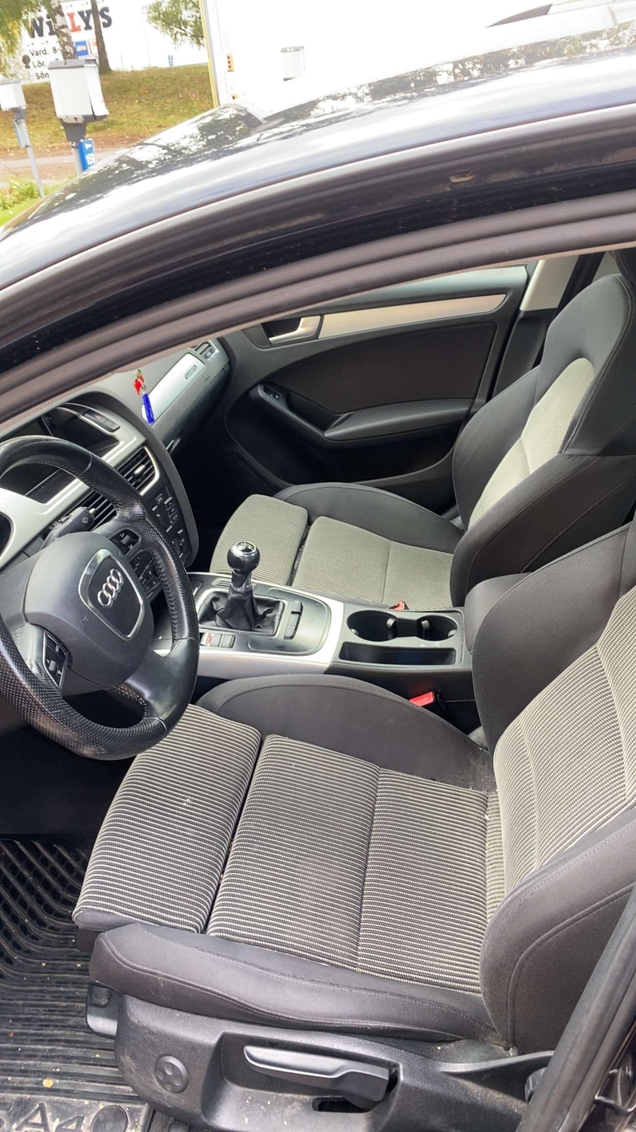 Audi A4 Sedan 2.0 TFSI quattro Manuell 2009, bild 5/10