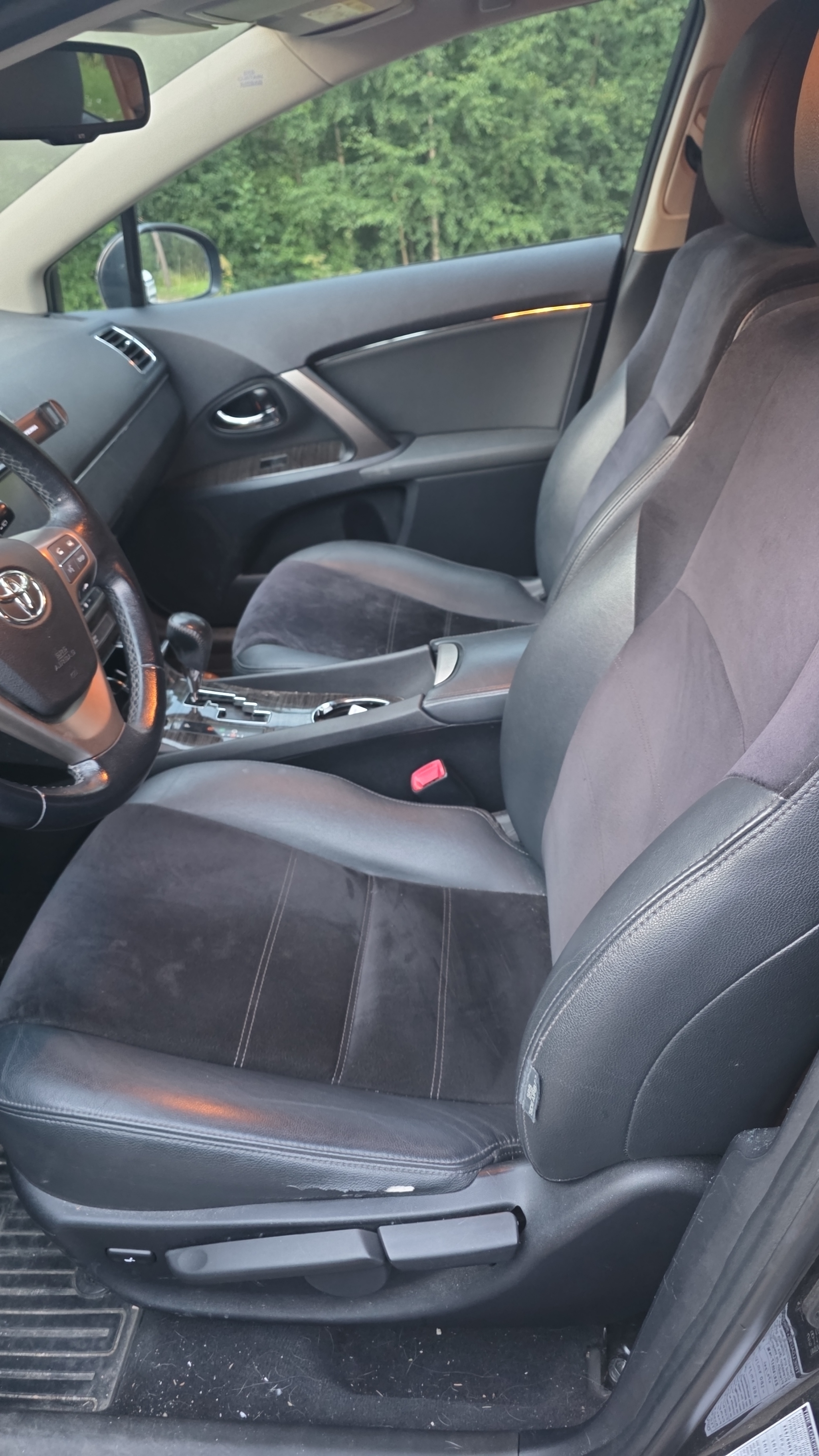 Toyota Avensis Kombi 2.2 D-4D Automatisk 2013, bild 6/7