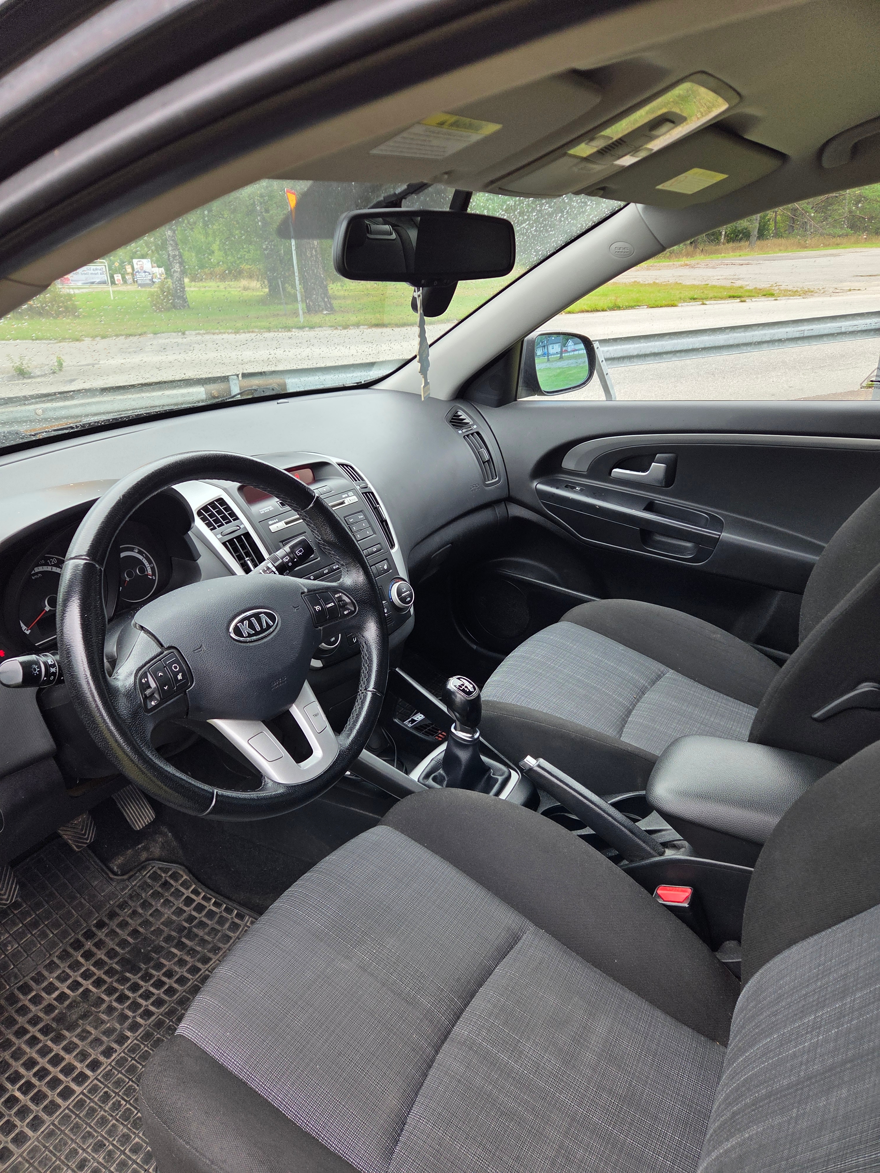 Kia Ceed _sw 1.6 CRDi Manuell 2010, bild 4/4