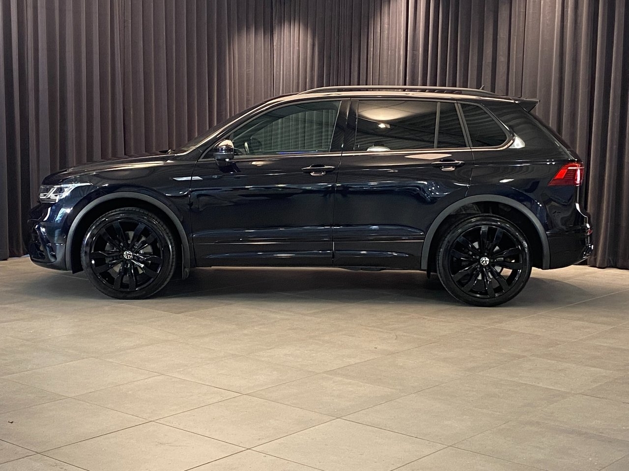 Volkswagen Tiguan R-LINE BLACK TDI 200HK 2021, bild 3/10
