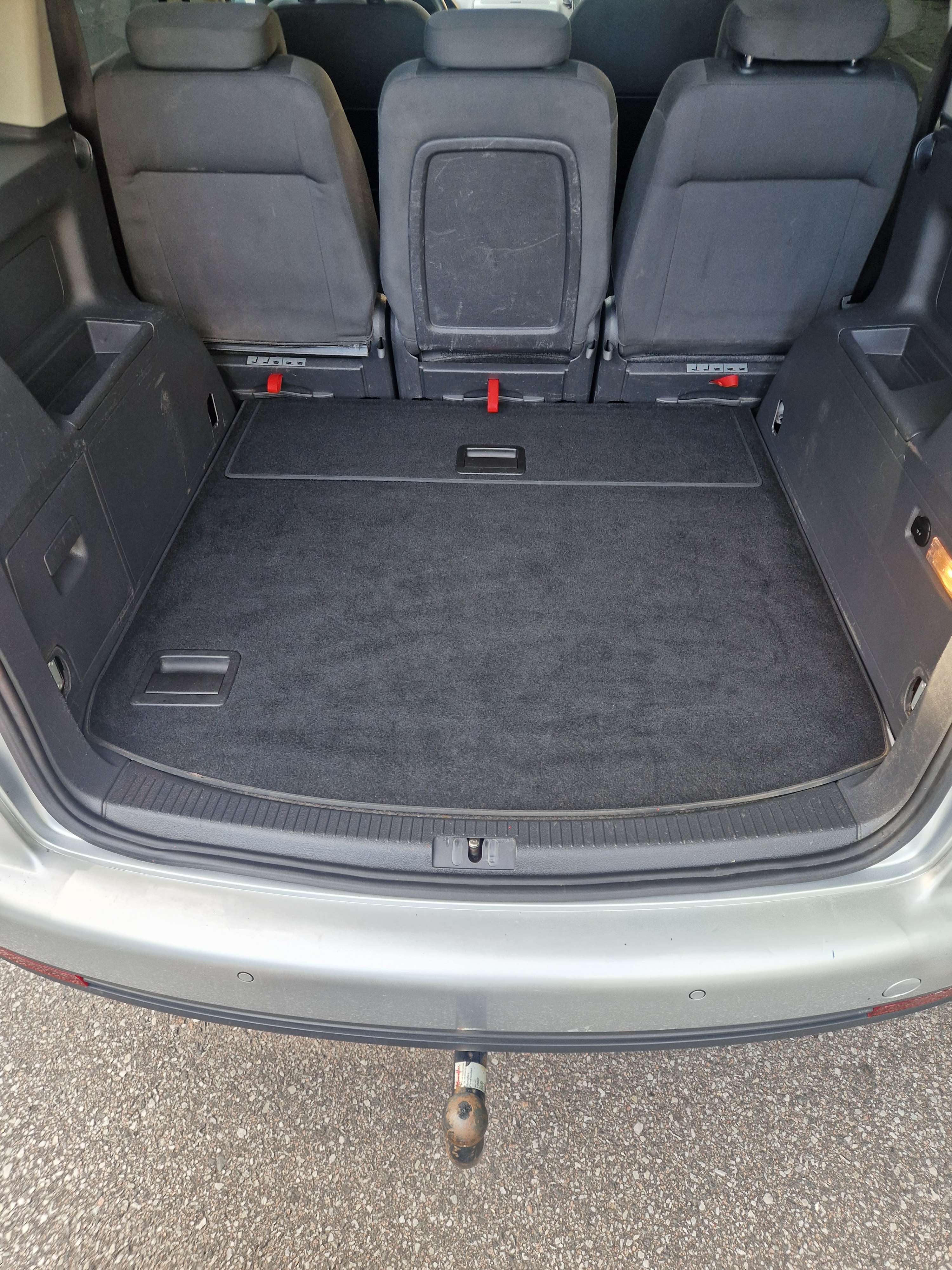 Volkswagen Touran 2010, bild 3/9
