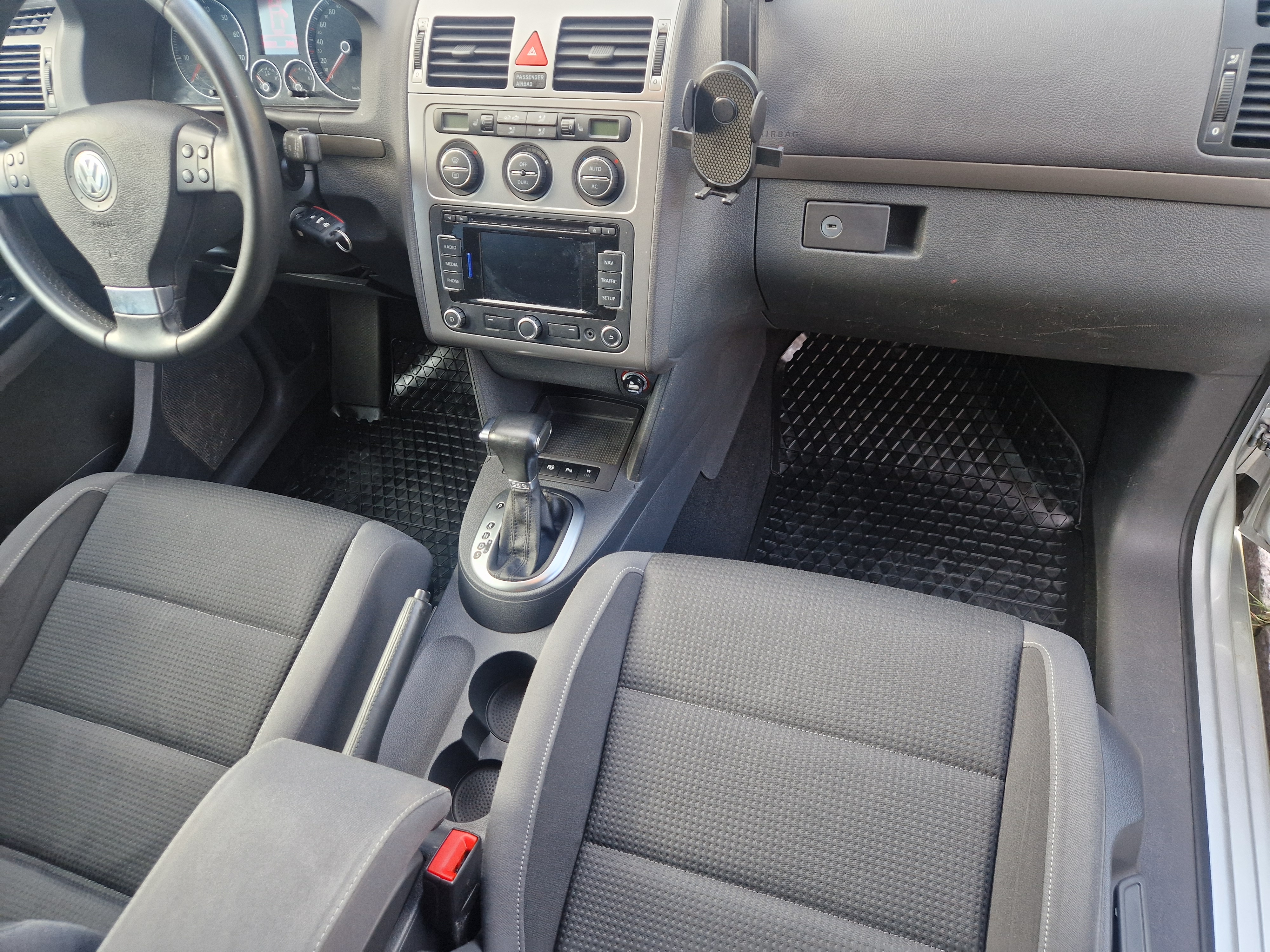 Volkswagen Touran 2010, bild 5/9