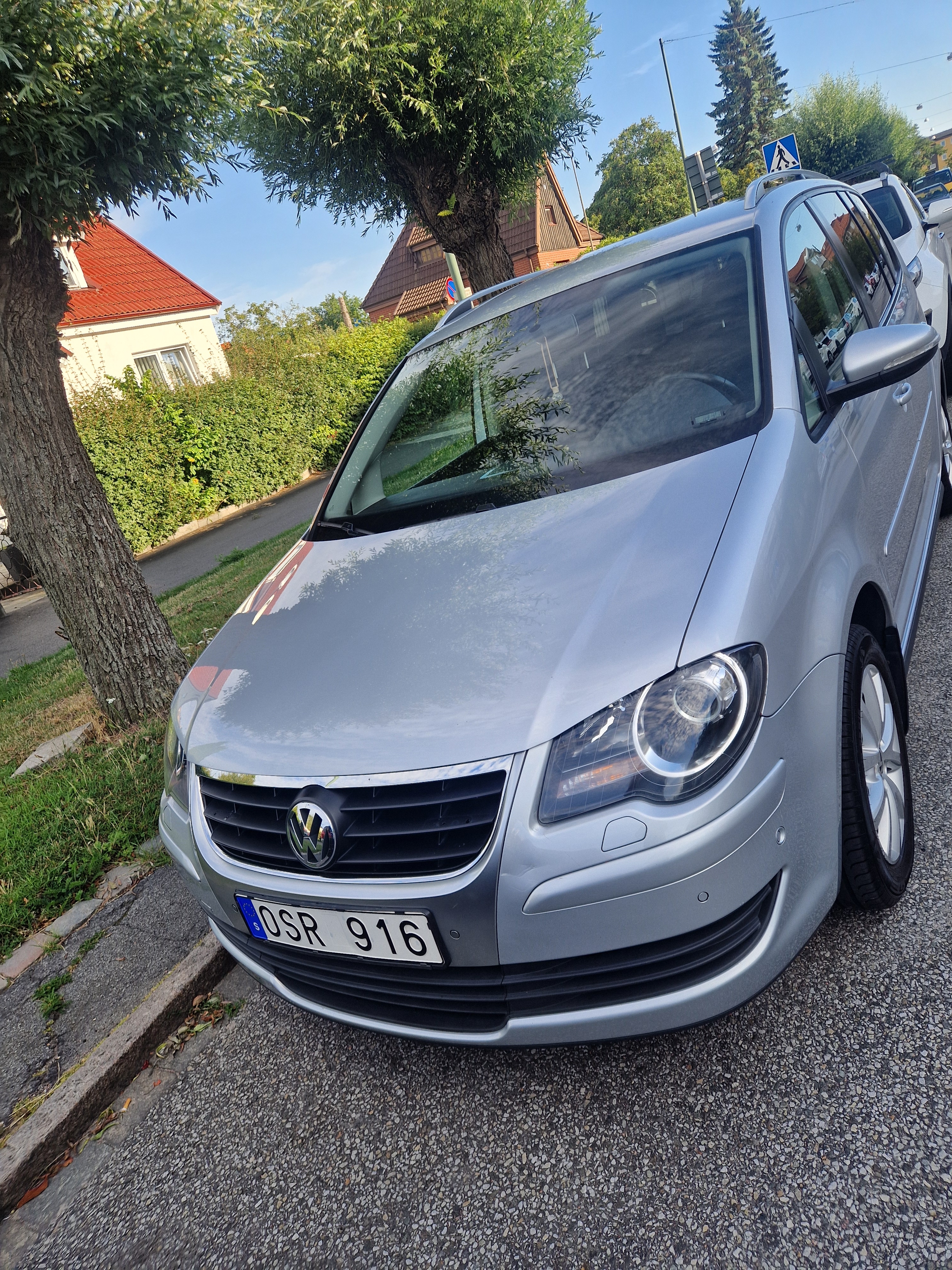 Volkswagen Touran 2010, bild 2/9
