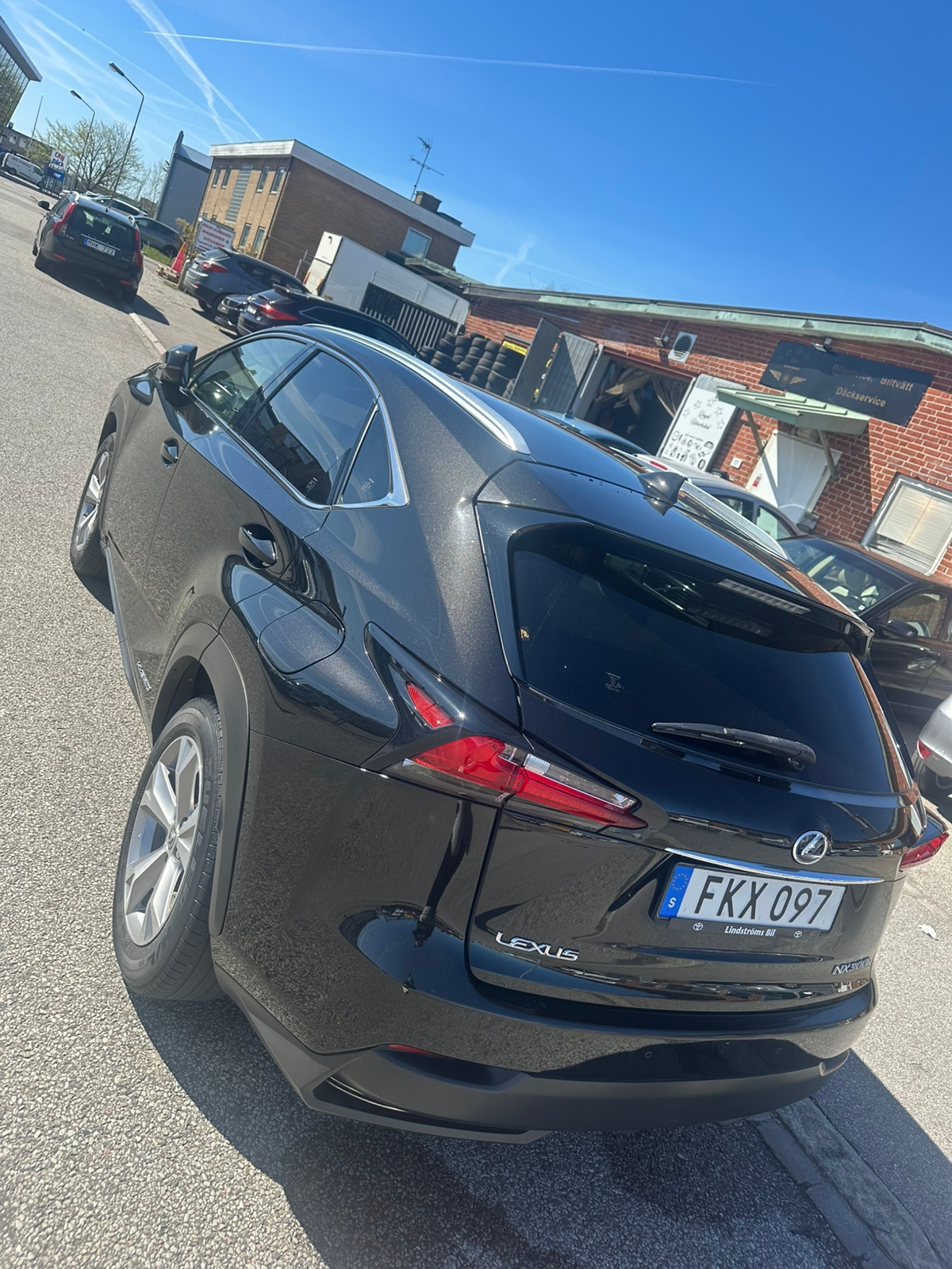 Lexus NX 300h AWD 2.5 AWD E-CVT 2015, bild 3/5