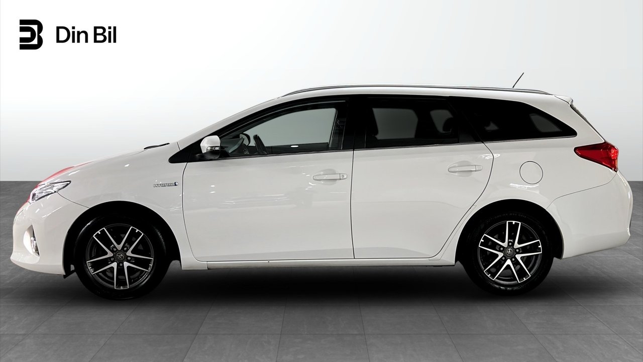 Toyota Auris Touring Sports Hybrid e-CVT 2015, bild 2/10