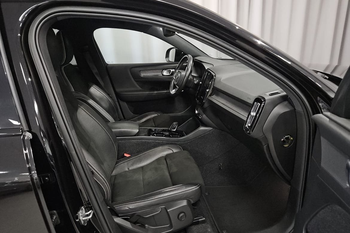Volvo XC40 2020, photo 6/10