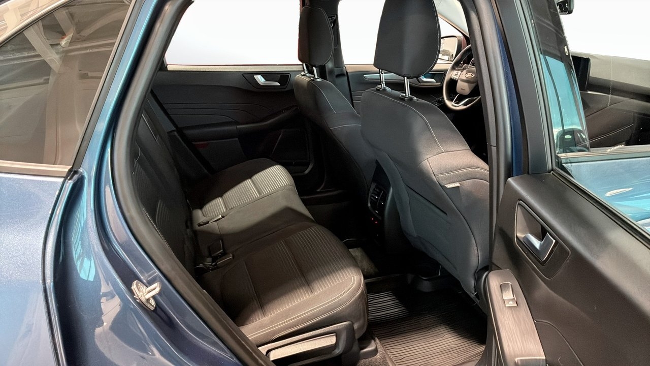 Ford Kuga Titanium Plug-In Hybrid 2023, photo 5/9