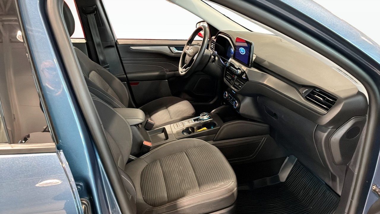 Ford Kuga Titanium Plug-In Hybrid 2023, photo 3/9