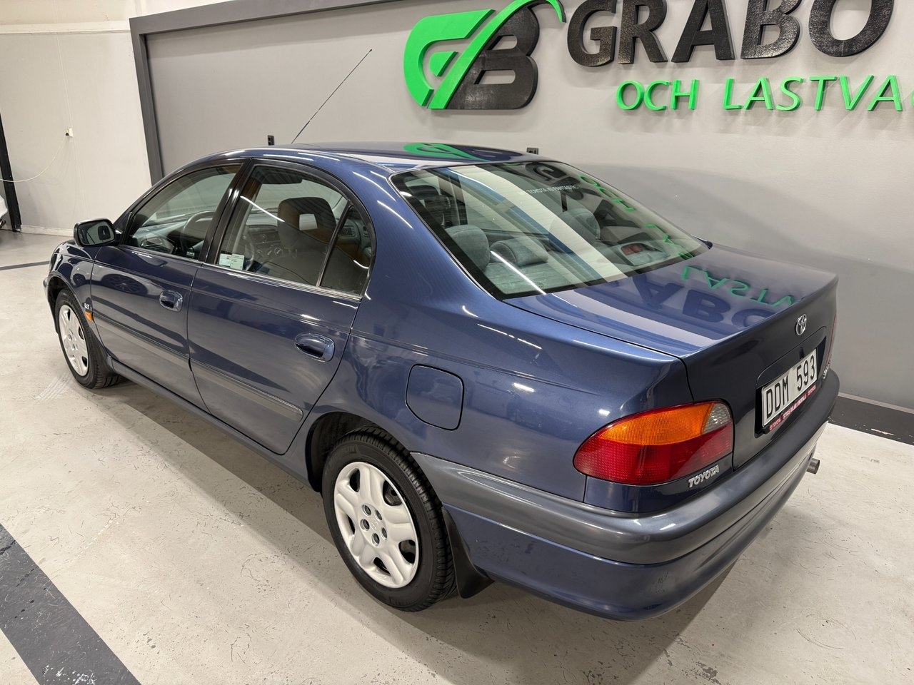 Toyota Avensis Sedan 1.8 NyBesiktigad 1999, bild 3/10