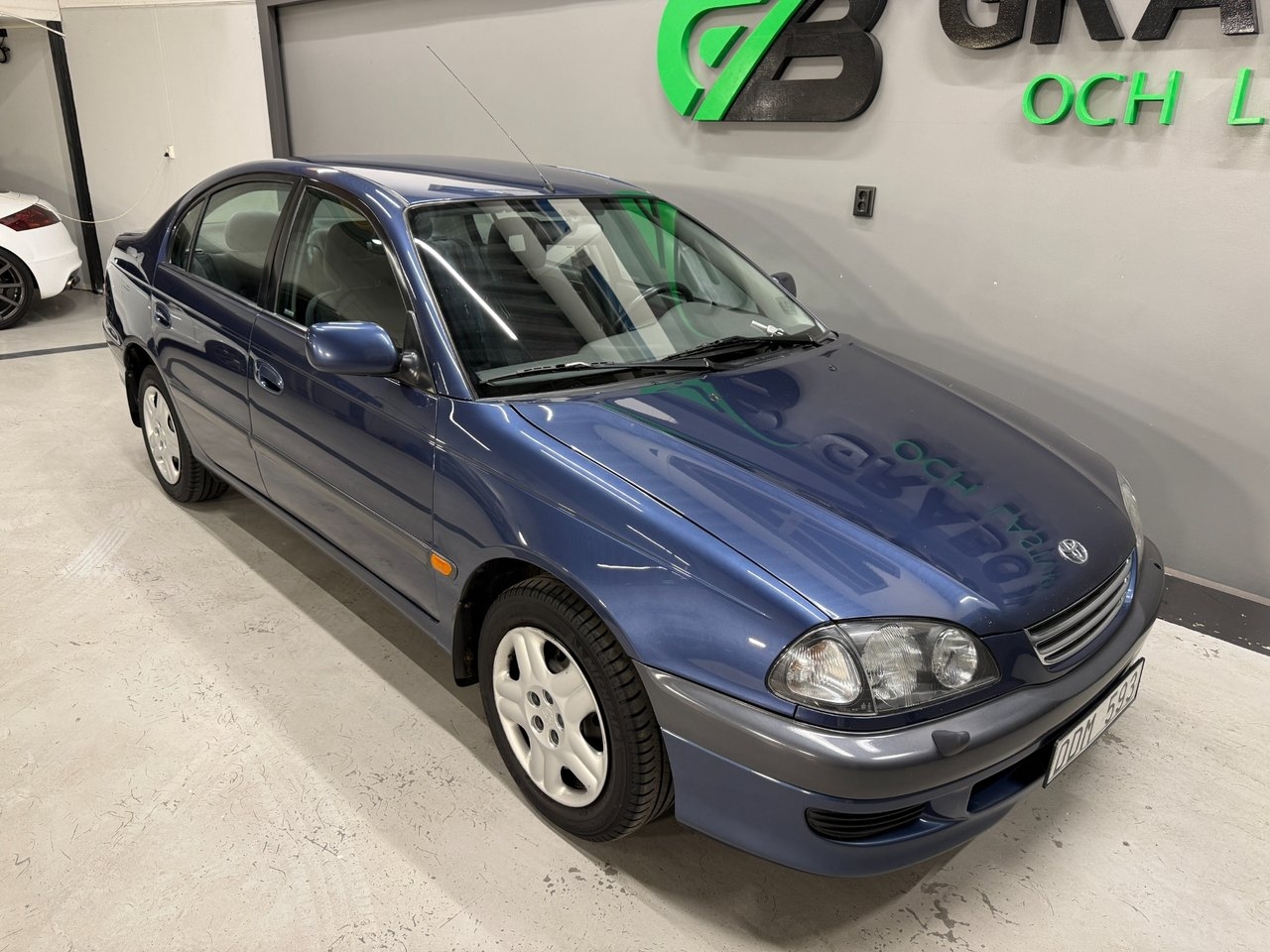 Toyota Avensis Sedan 1.8 NyBesiktigad 1999, bild 7/10