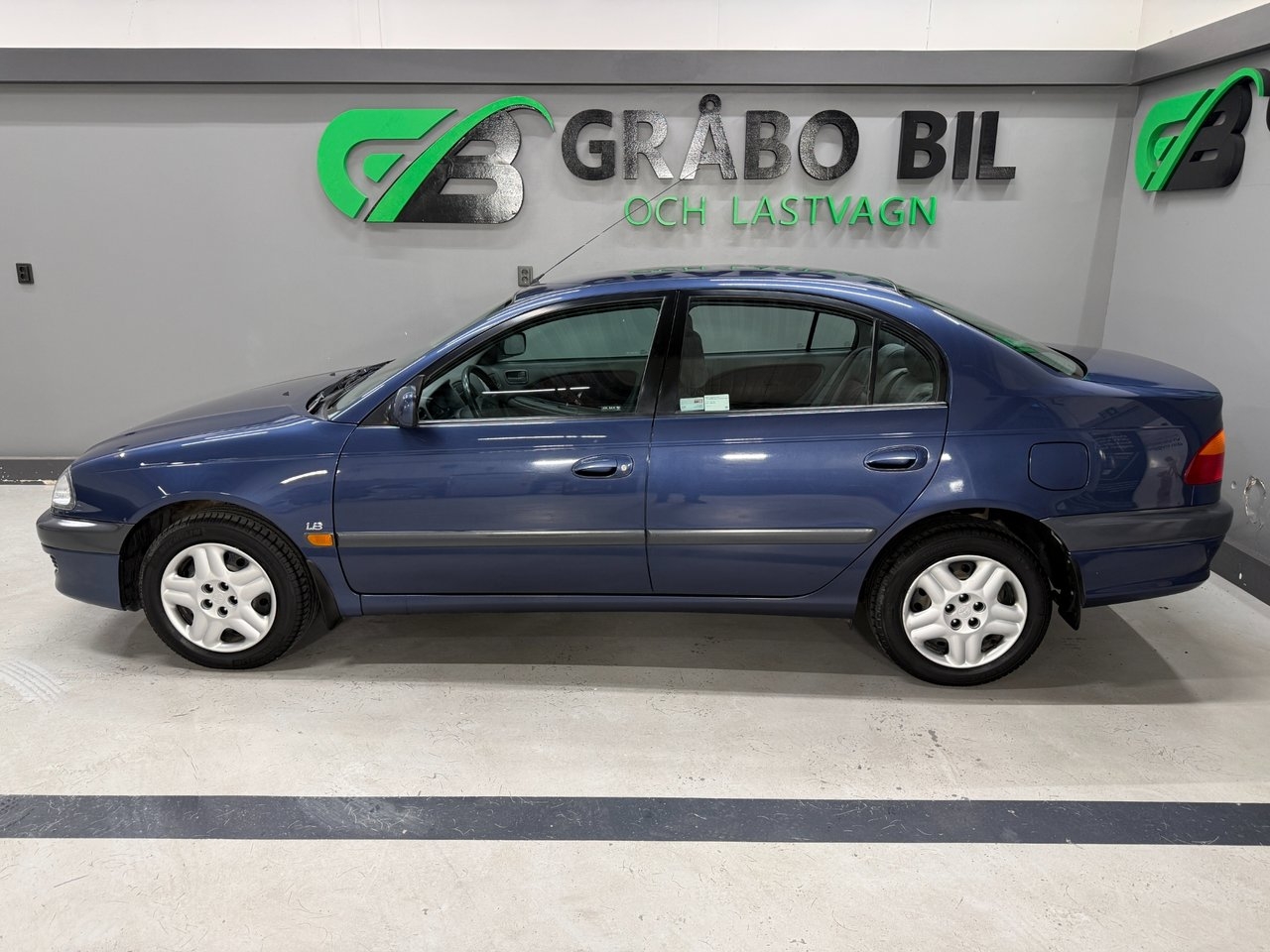 Toyota Avensis Sedan 1.8 NyBesiktigad 1999, bild 2/10