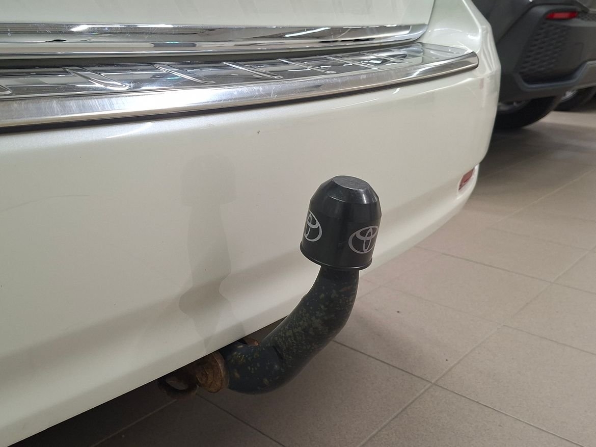 Toyota Avensis 2013, photo 2/2