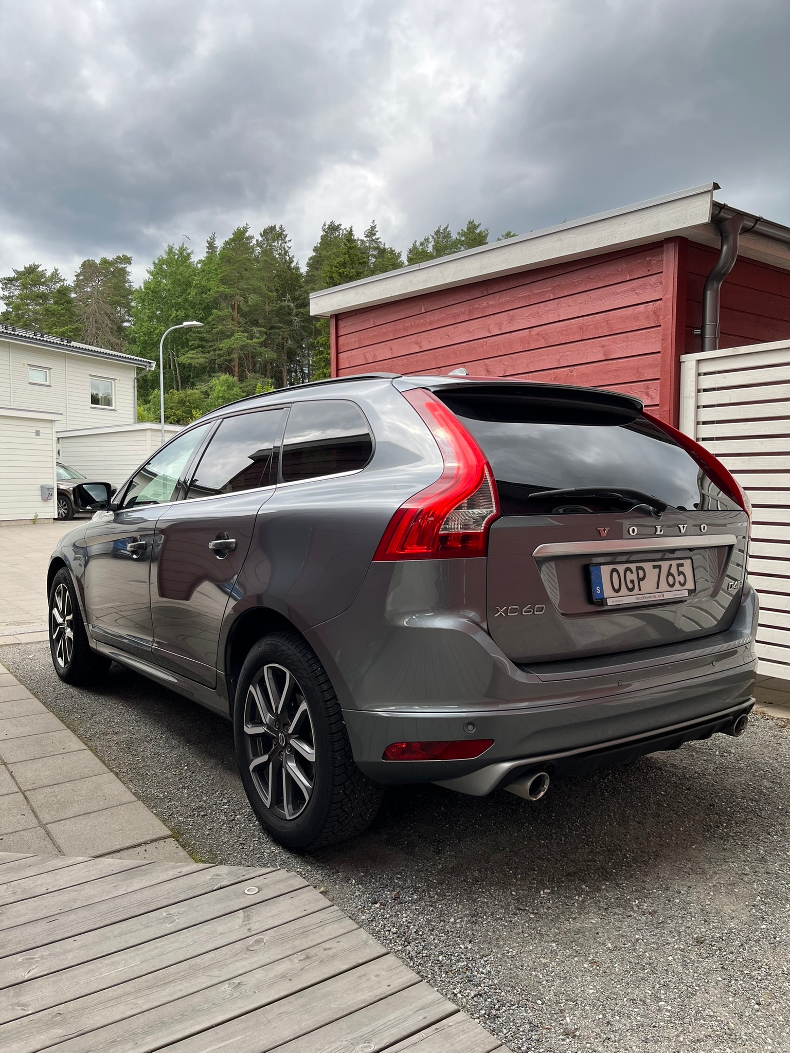 Volvo XC60 R-Design D4 AWD Geartronic 2017, bild 2/6