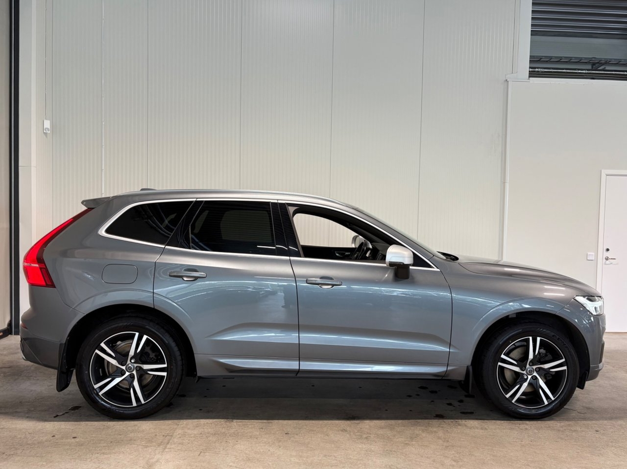 Volvo XC60 2018, photo 2/10