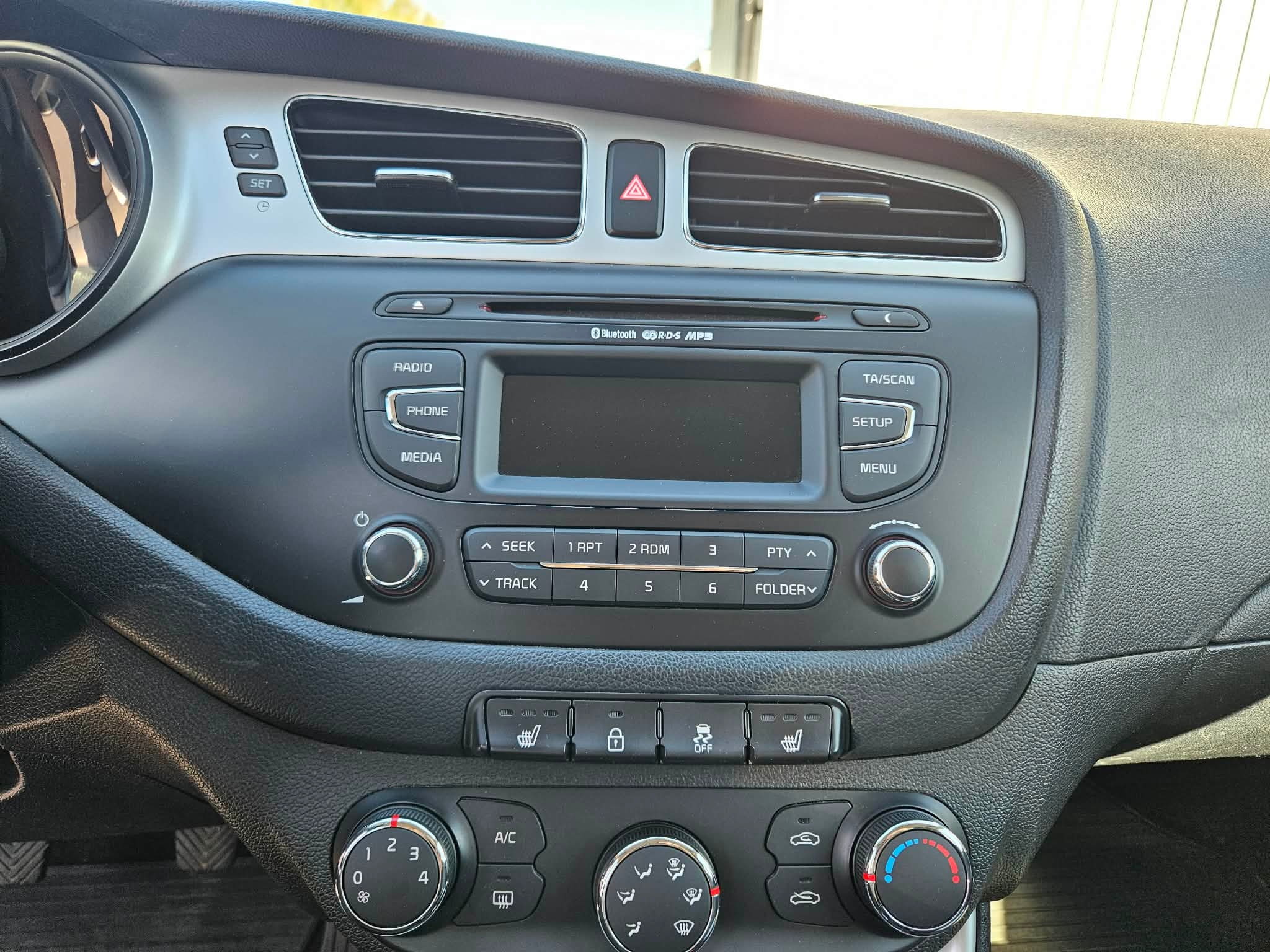 Kia Ceed _sw 1.4 CRDi Manuell 2014, bild 4/9