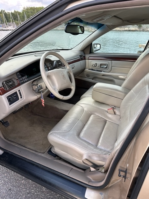 Cadillac De Ville 4.6 V8 Hydra-Matic 1998, photo 3/6