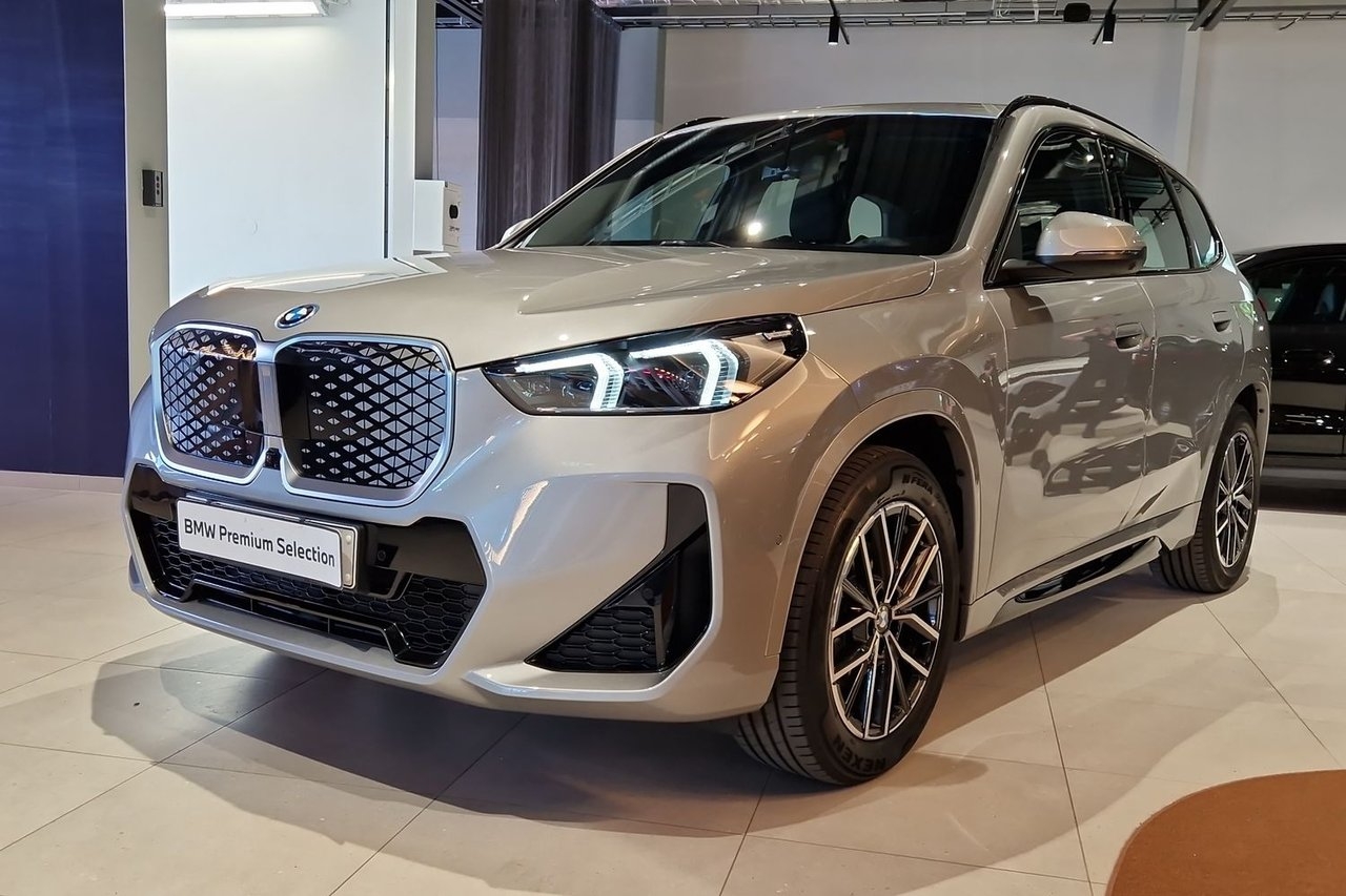 BMW iX1