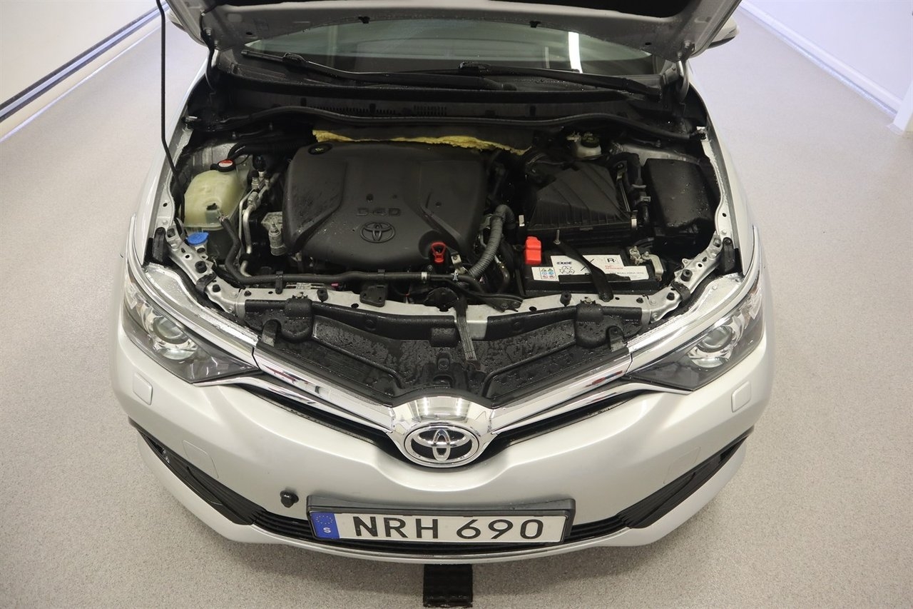 Toyota Auris 1.6 D 5-D Active 2017, bild 6/7
