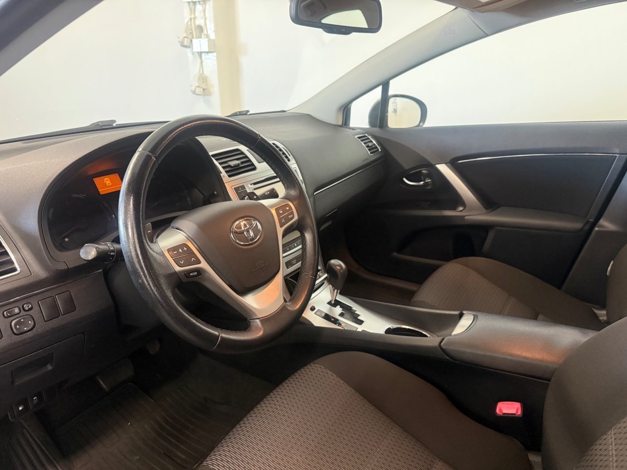 Toyota Avensis 2012, bild 6/10
