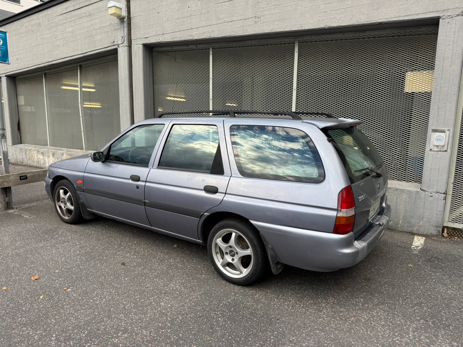 Ford Escort Kombi 1.6 Manuell 1998, bild 5/10