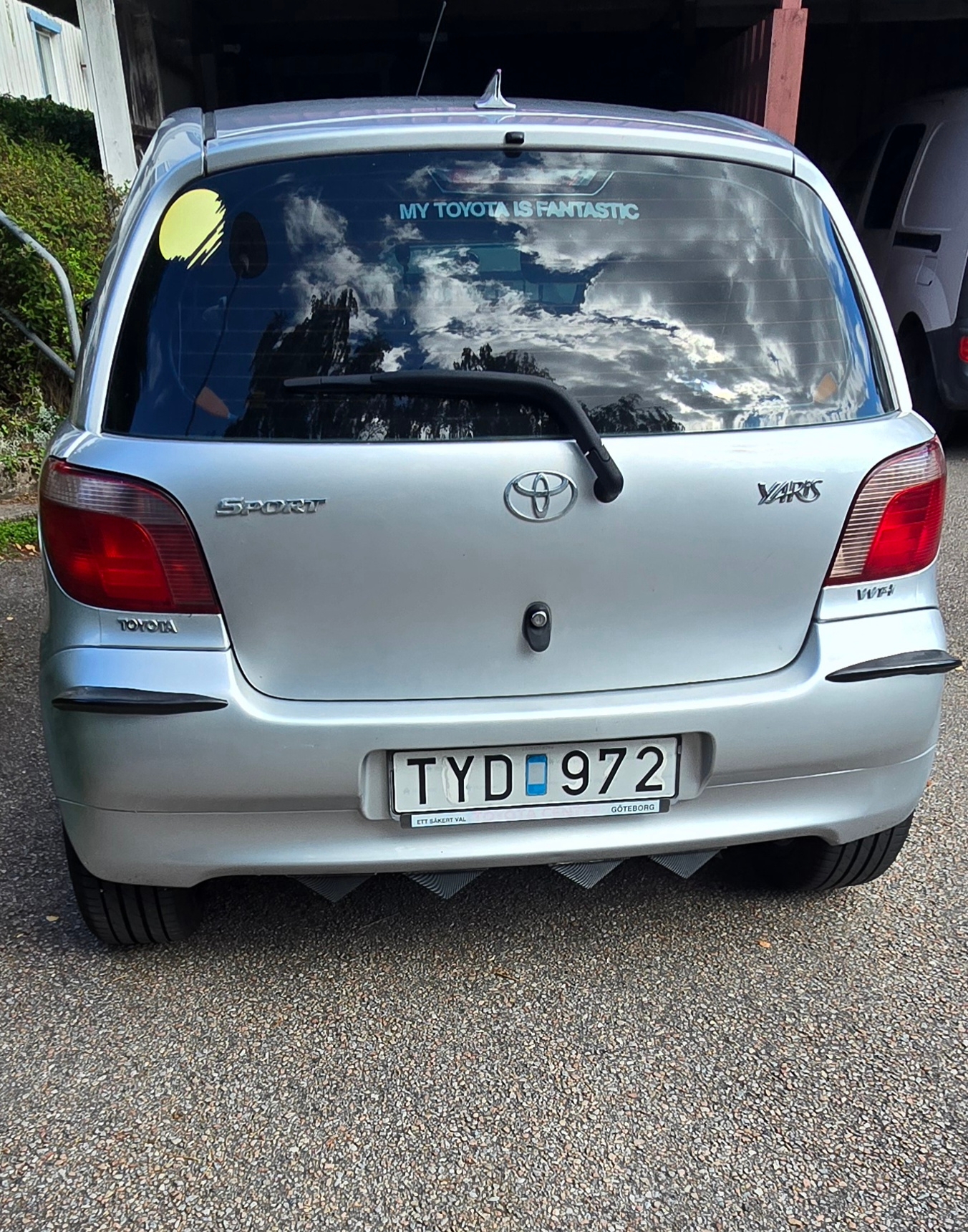 Toyota Yaris 5-dörrar 1.3 VVT-i Manuell 2003, bild 3/9