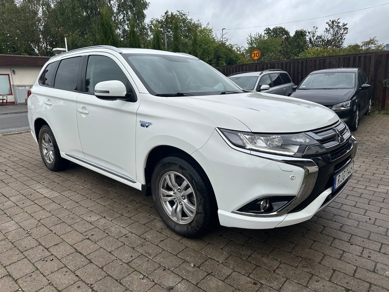 Mitsubishi Outlander 2017, bild 2/10