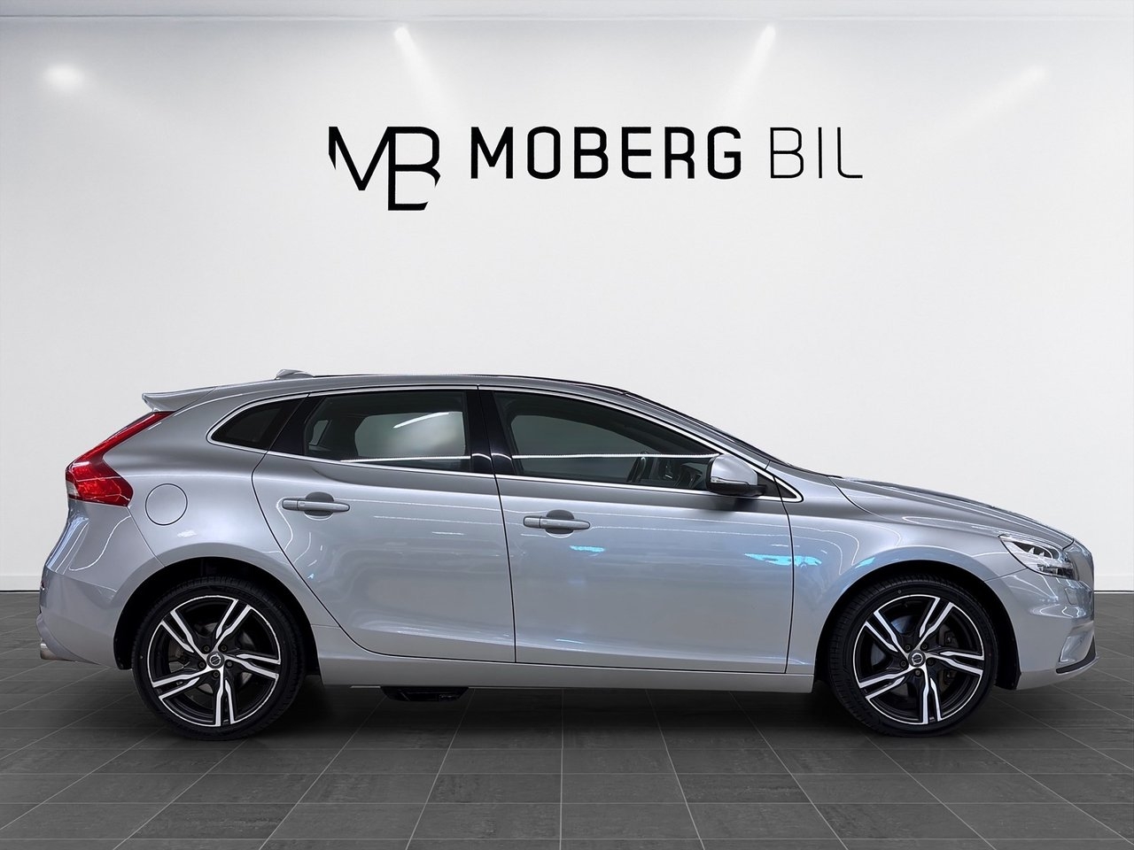 Volvo V40 T5 245hk R-Design 2017, kuva 3/10