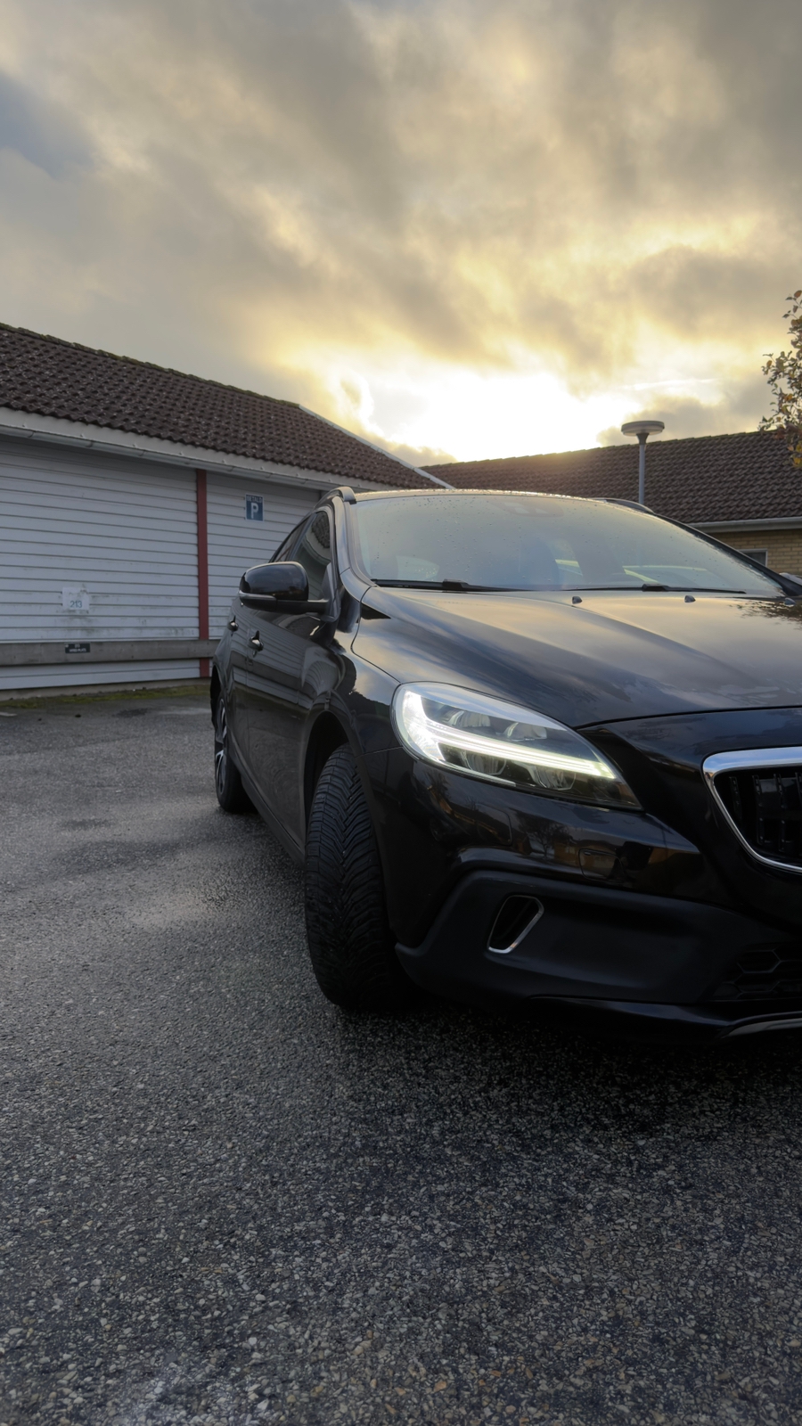 Volvo V40 Cross Country 2019, kuva 2/10