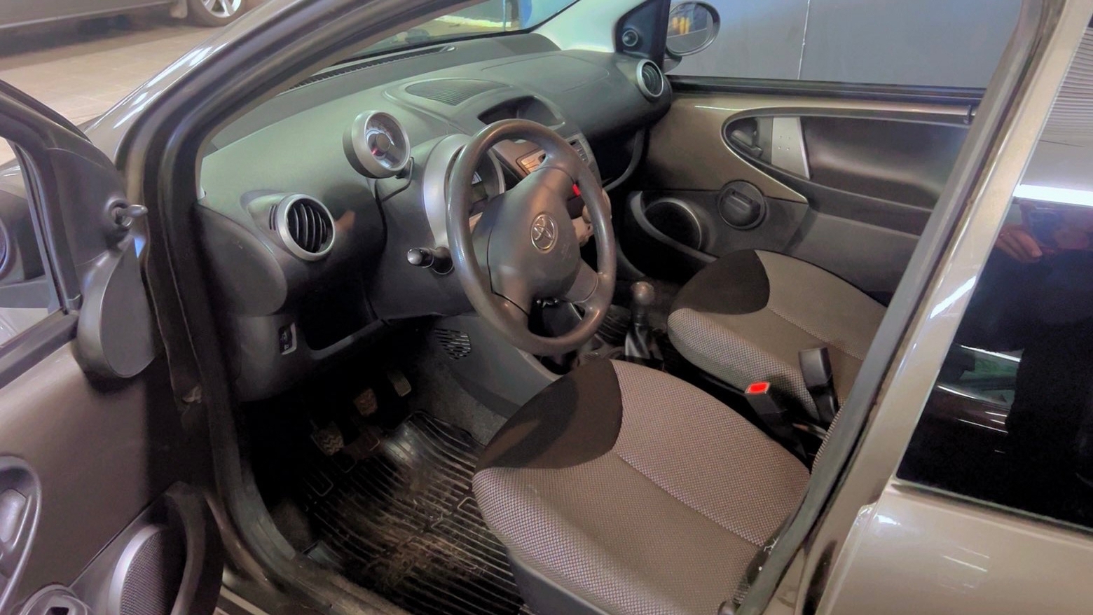 Toyota Aygo 5-dörrar 1.0 VVT-i Manuell 2013, bild 5/7