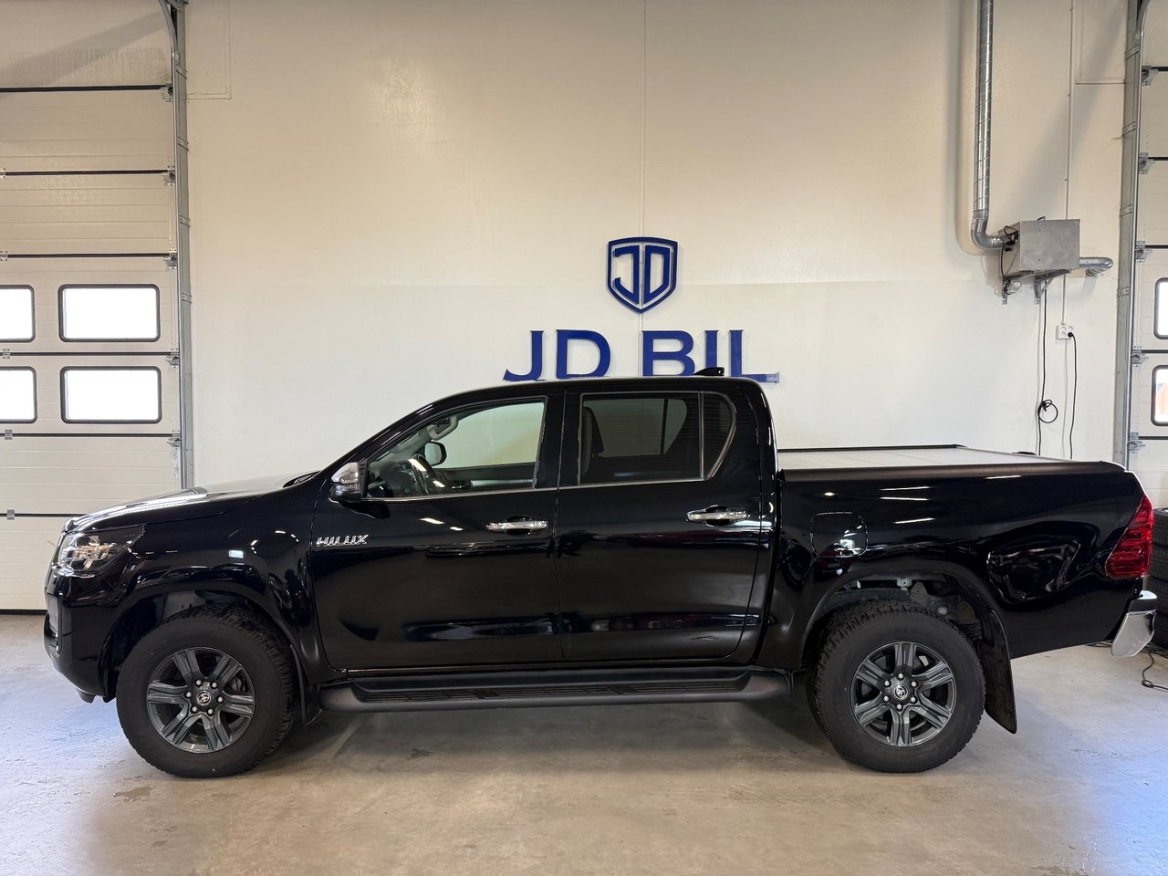 Toyota HiLux 2023, bild 2/10