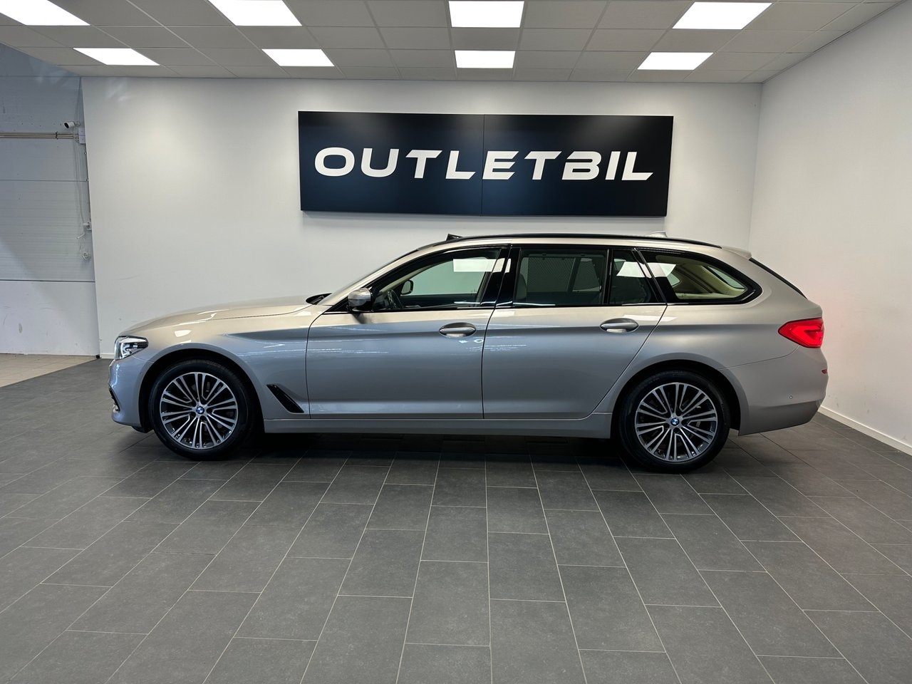 BMW 520 d Touring Steptronic Sport line 2019, kuva 2/10